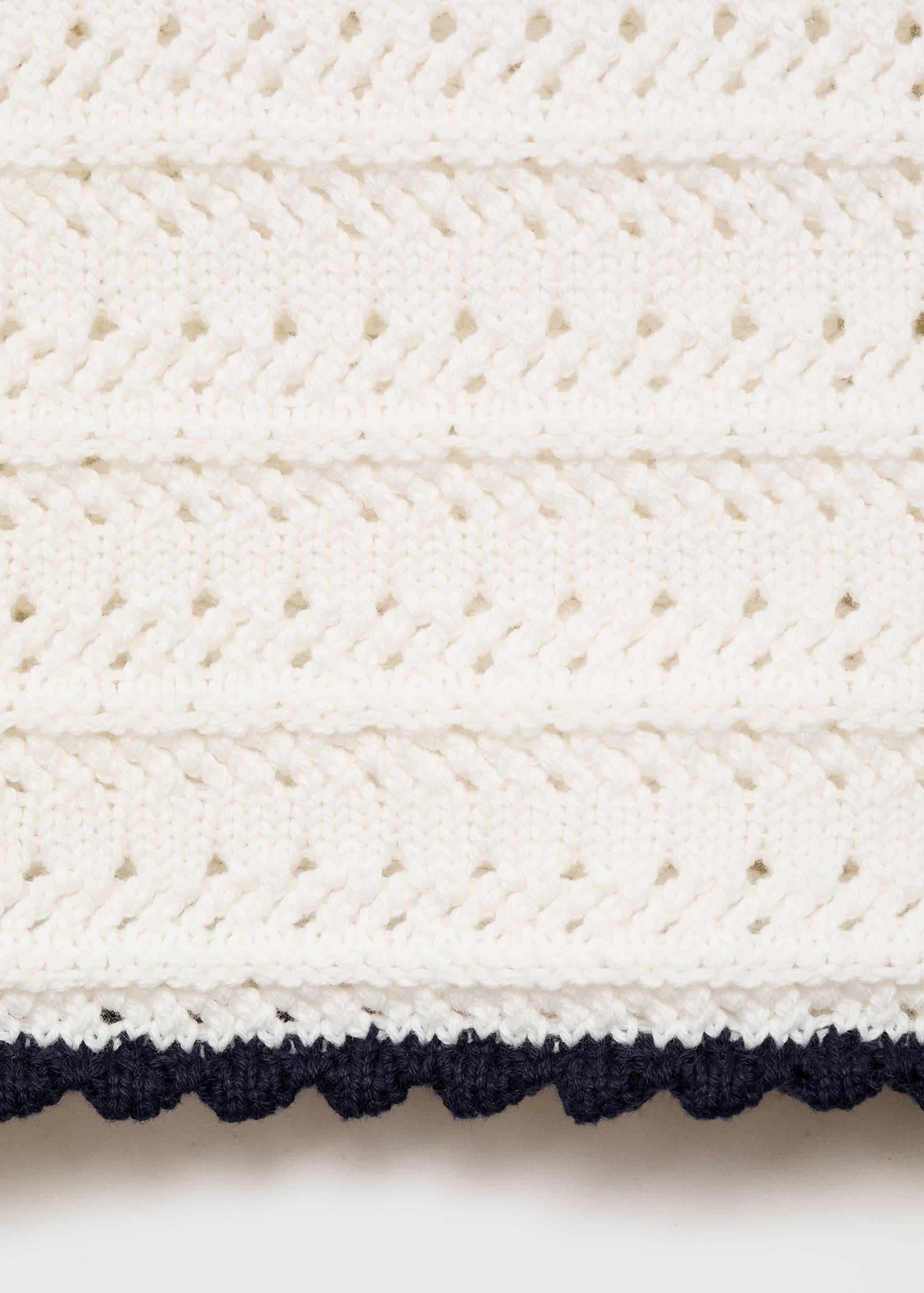 Knitted top with contrasting trim - Details of the article 0