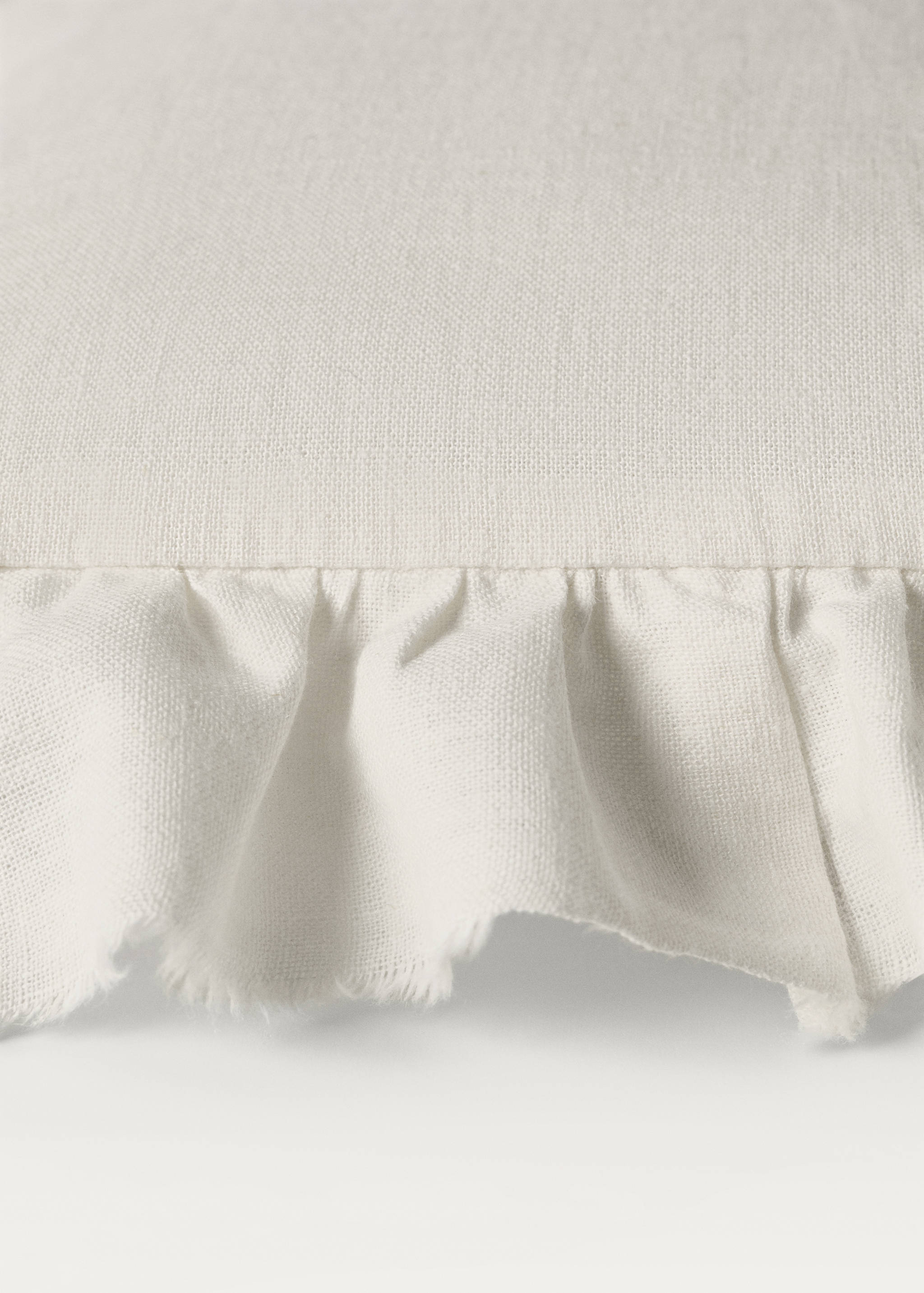 Children’s cotton linen ruffled cushion 30x30 cm - Details of the article 4
