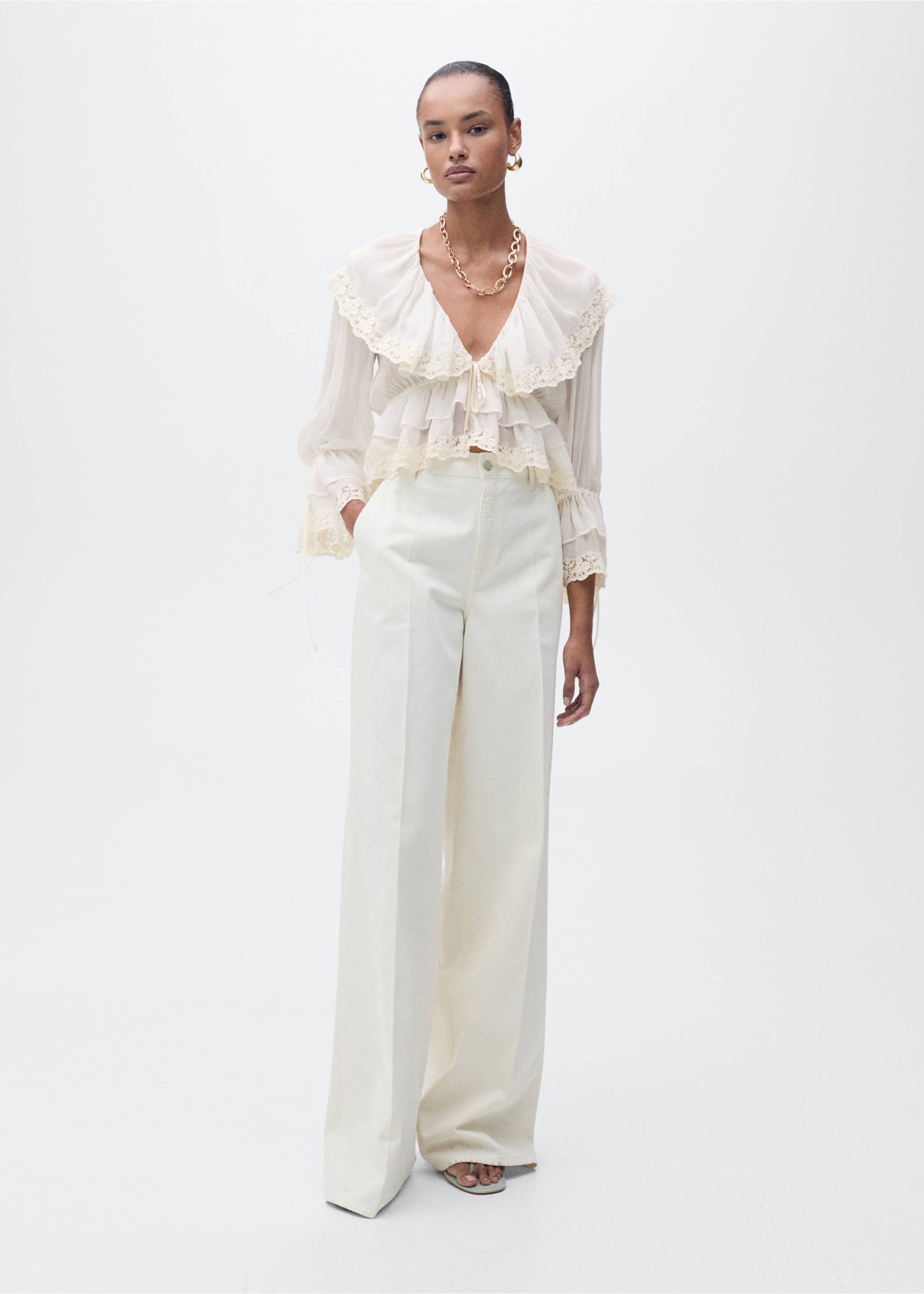 Blouse met ruches en kantdetail - Overzichtstekening, Ecru. Ref: 87075992-00.