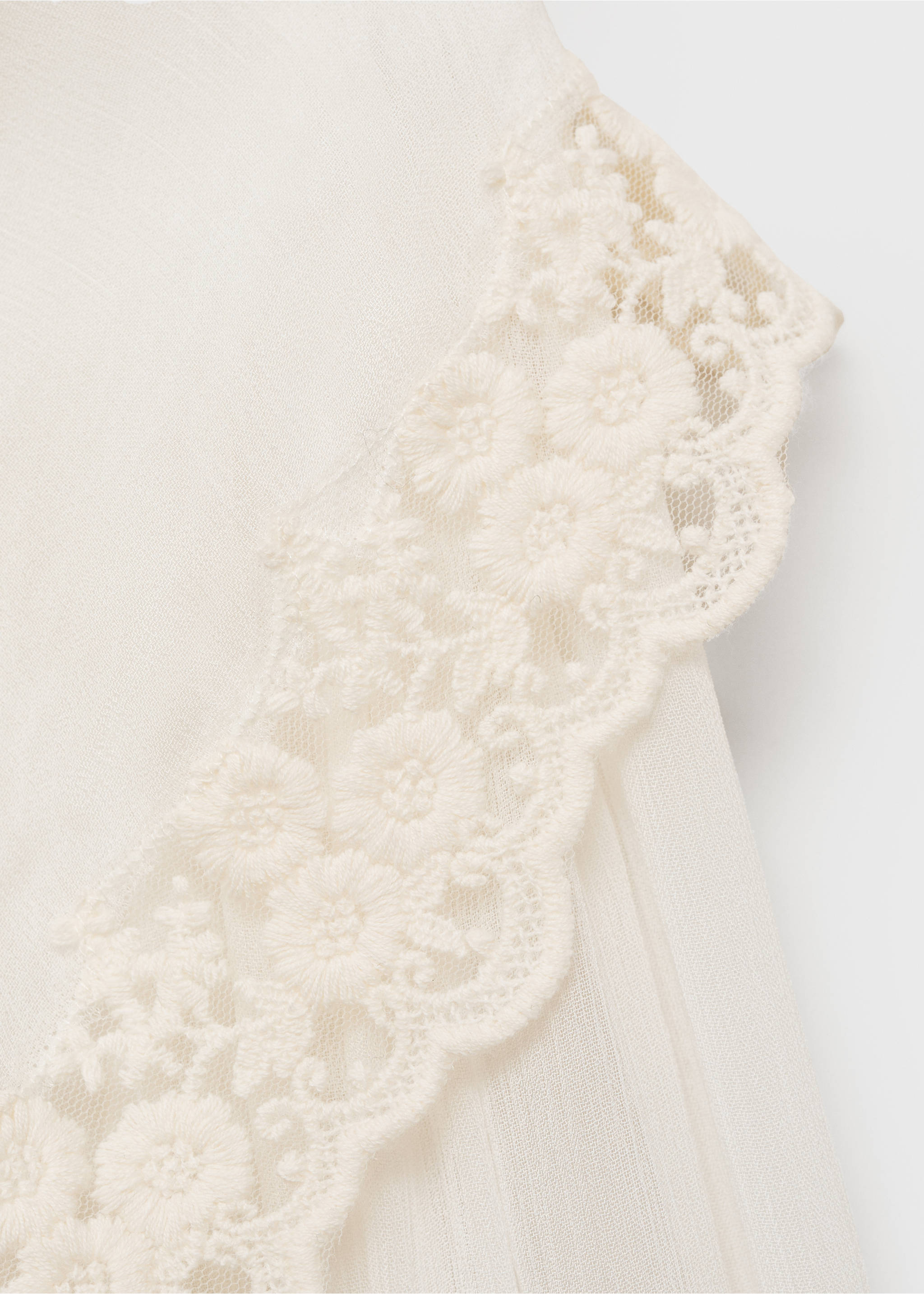 Blouse met ruches en kantdetail - Detail van het artikel 0, Ecru. Ref: 87075992-00.