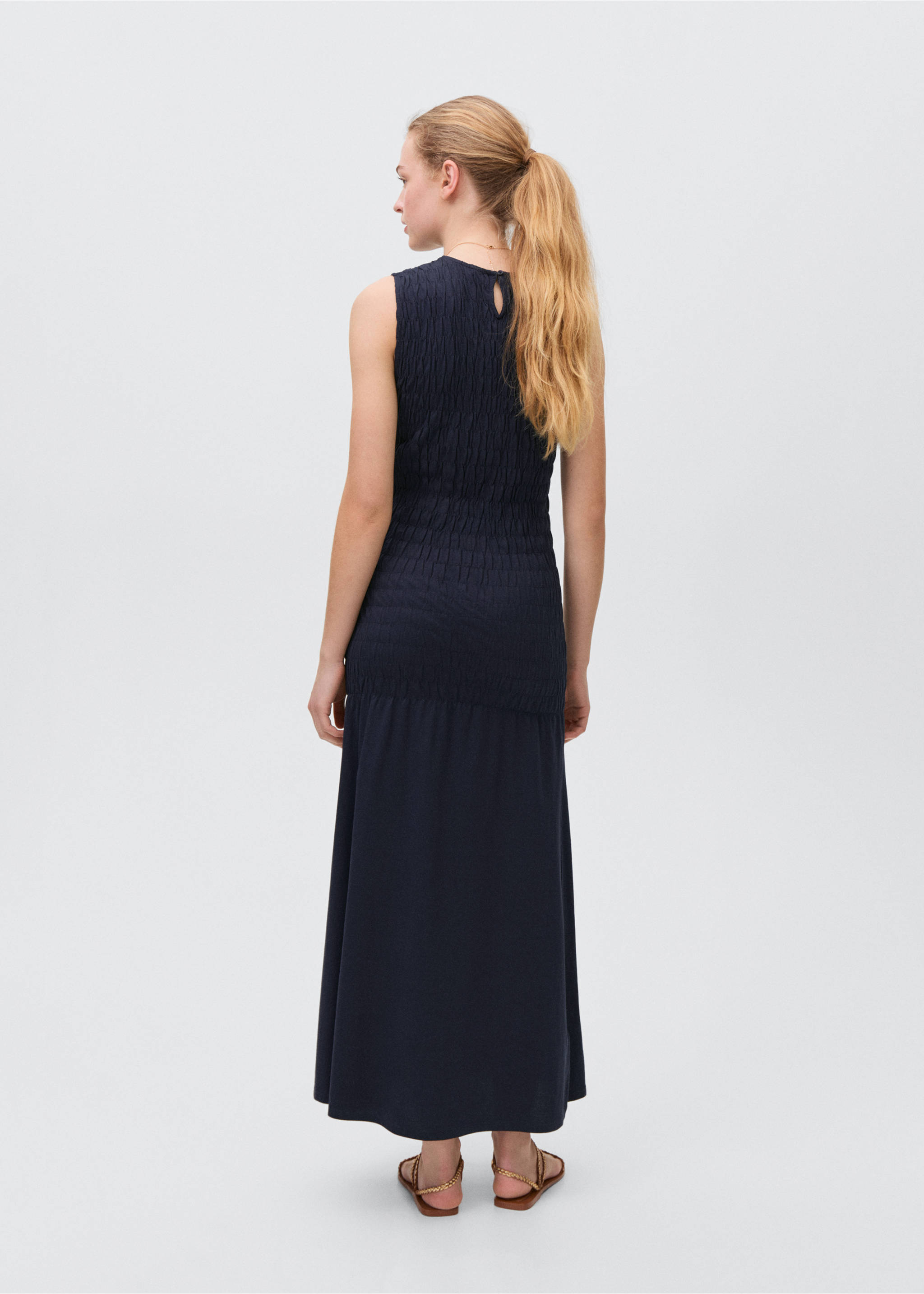Long dress with ruffled detail - Reverse of the article, Dark Navy. Ref: 87076336-00.