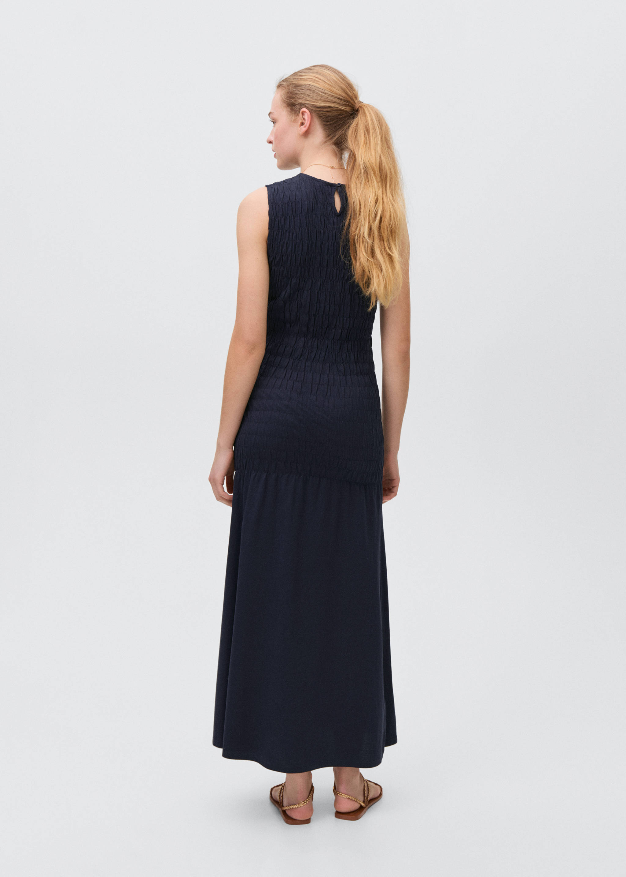 Long dress with ruffled detail - Reverse of the article