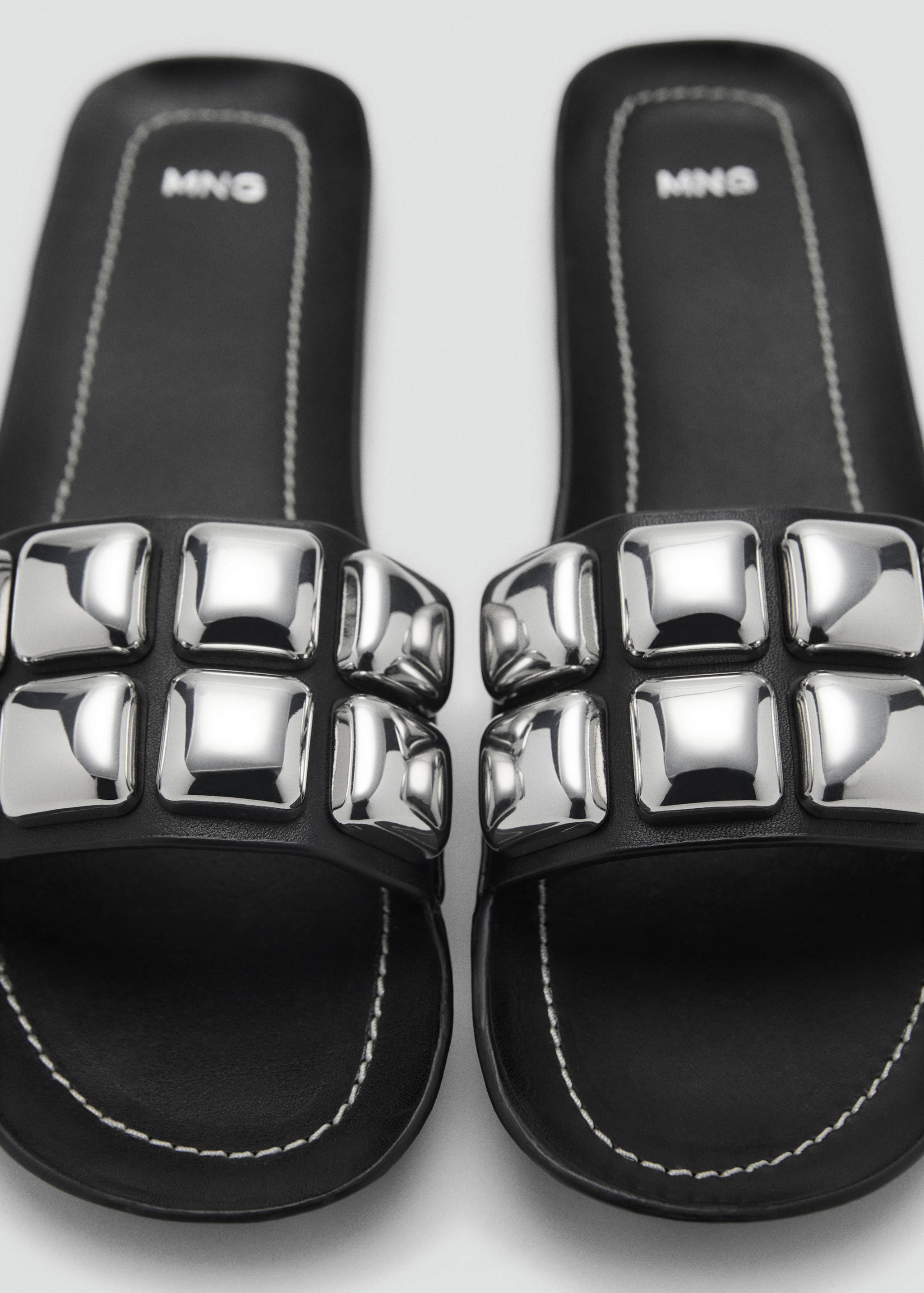 Sandalia piel maxi tachuelas - Detalle del artículo 2