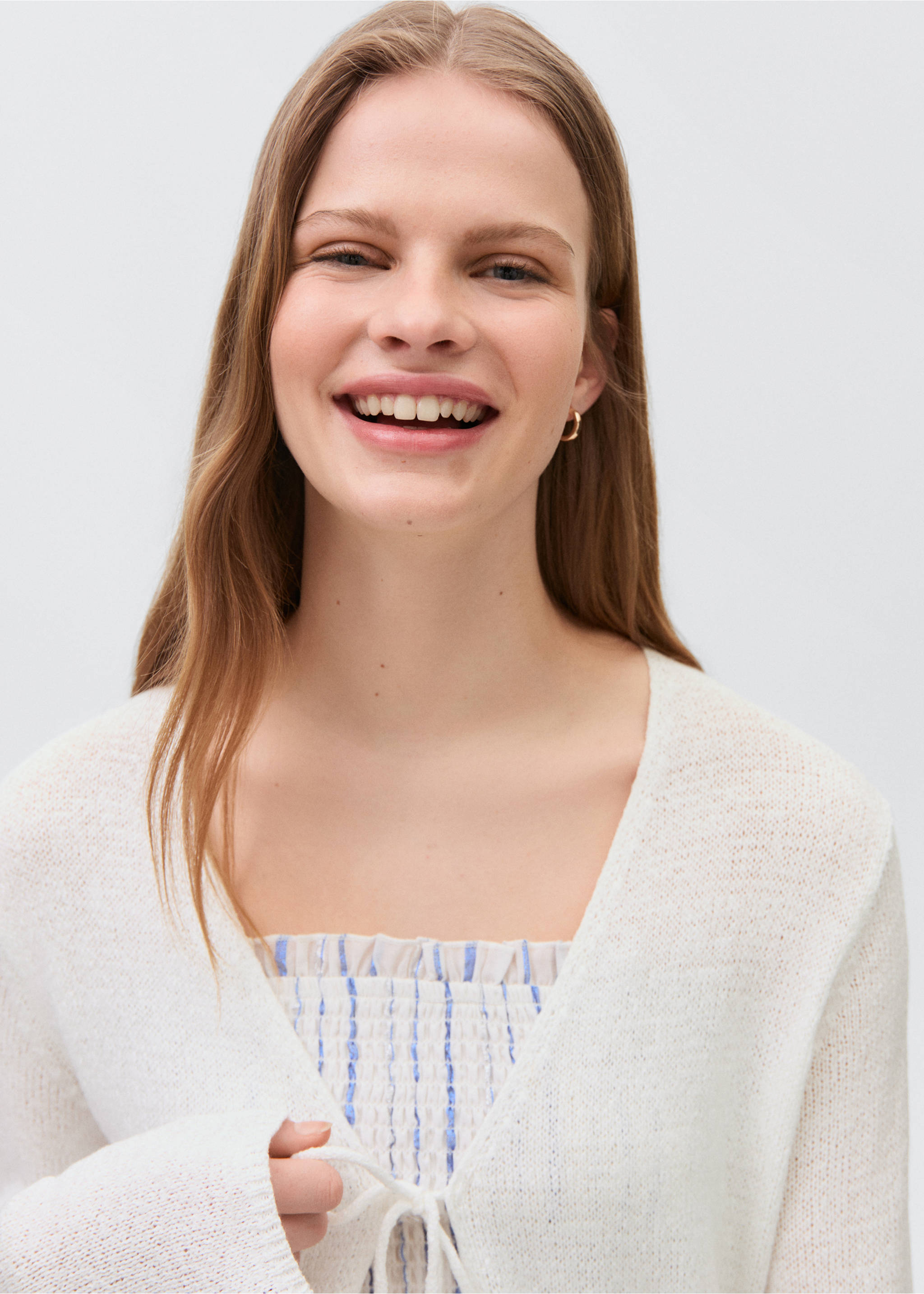 Lange Strickjacke - Detail des Artikels 1, Cremeweiß. Ref: 87076344-00.