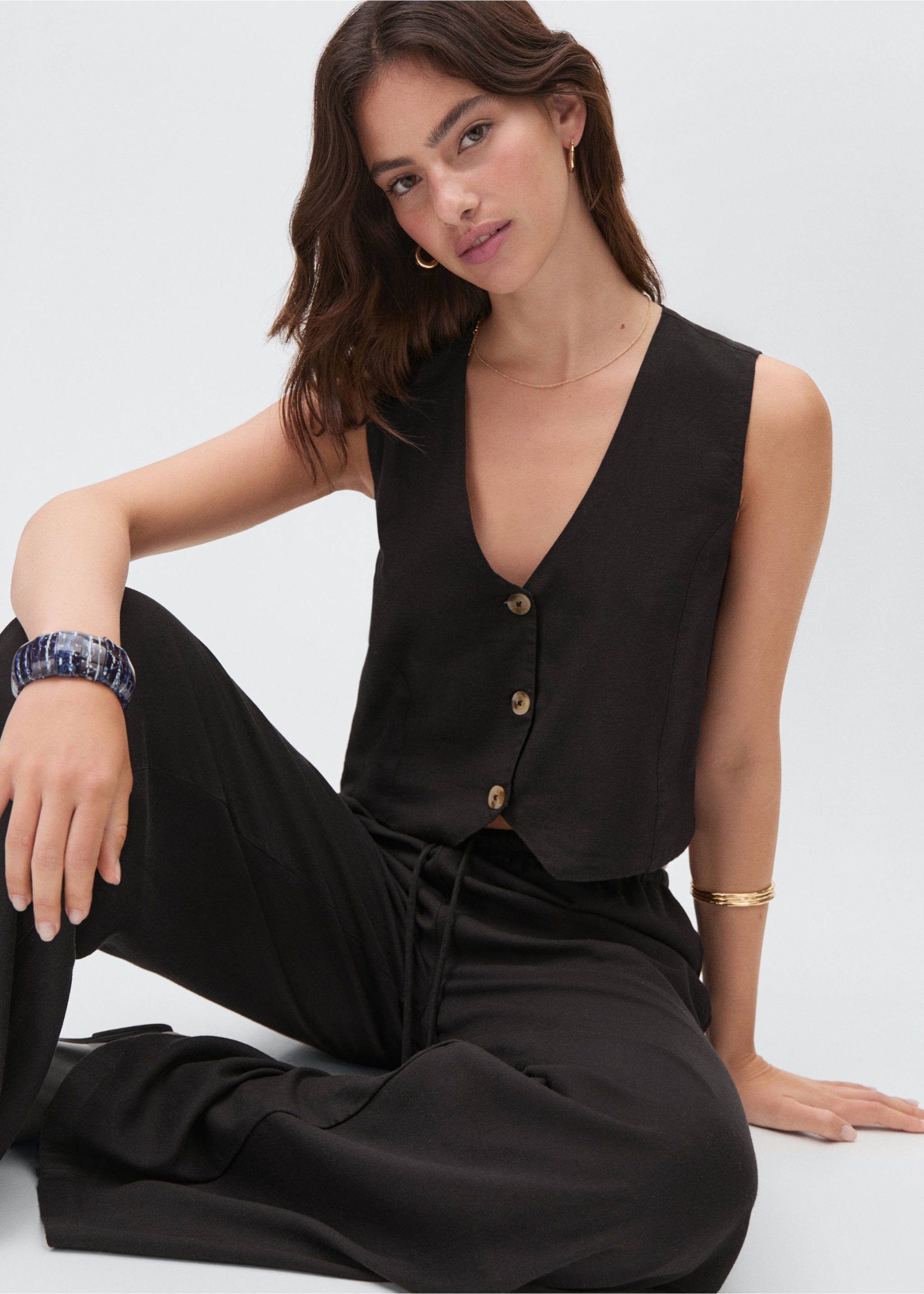 Armilla lli botons - Detall de l'article 2, Negre. Ref: 87076348-00.