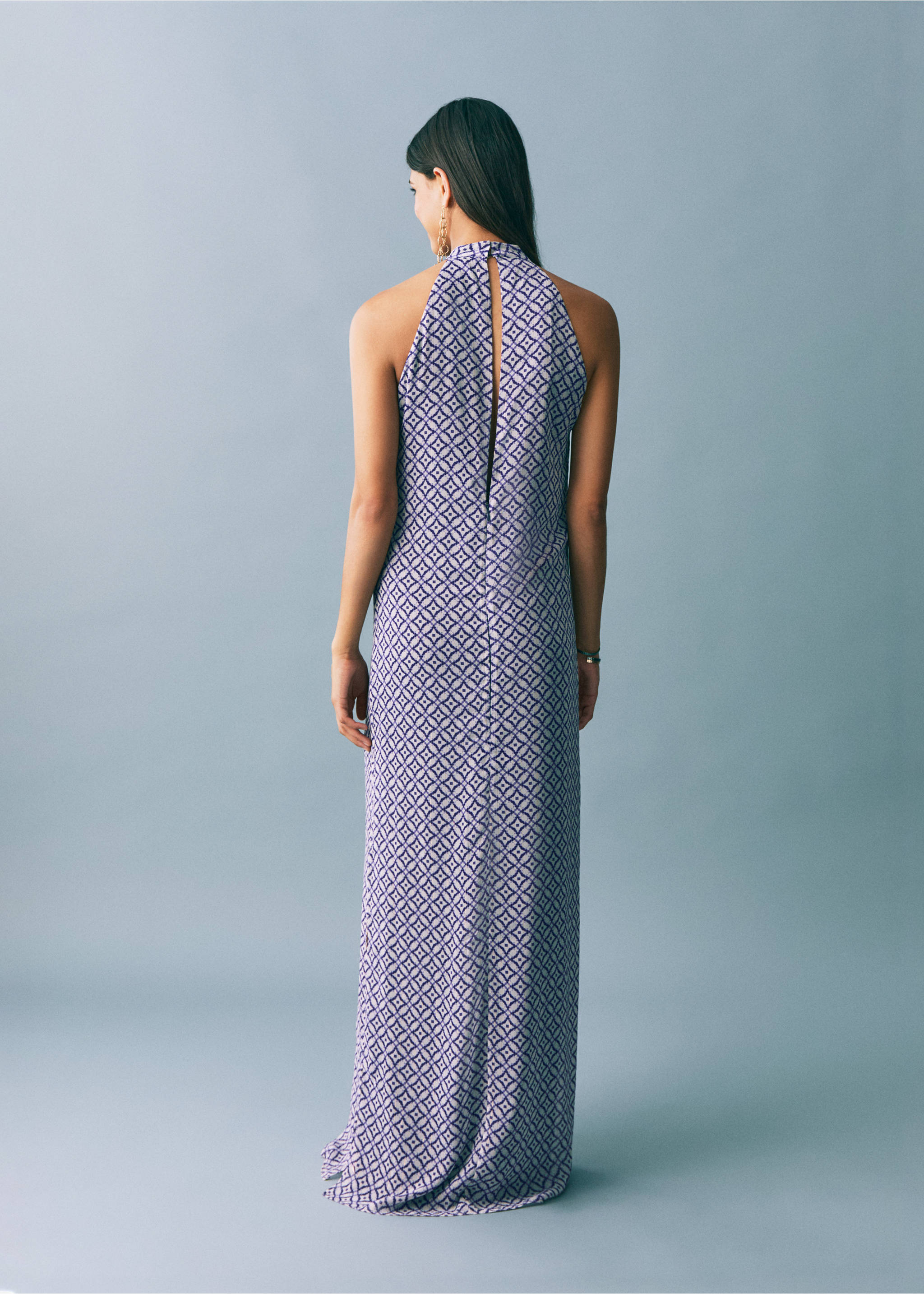 Vestido estampado cuello halter - Reverso del artículo, Azul tinta. Ref: 87076355-00.