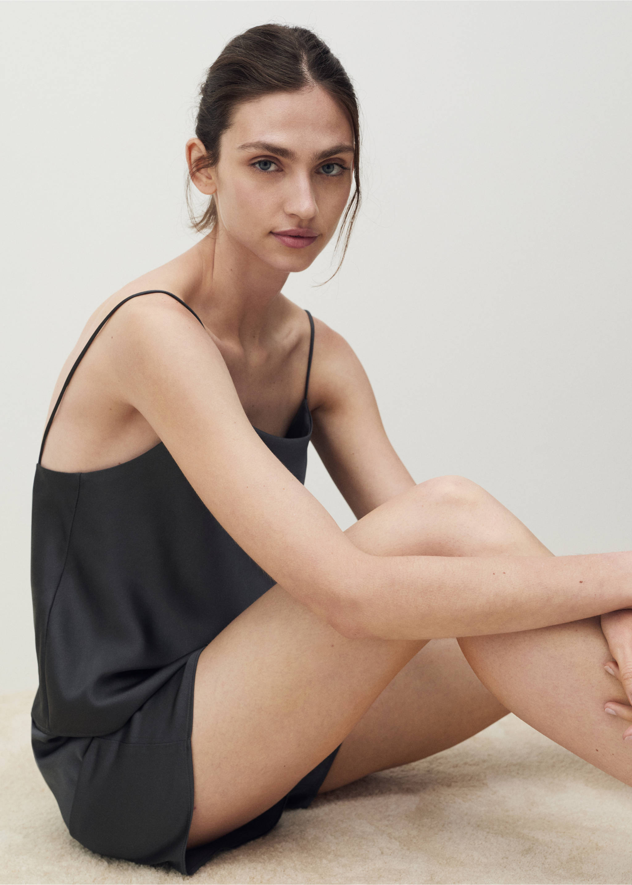 Short satinado lazo - Detalle del artículo 2, Gris oscuro. Ref: 87076713-00.