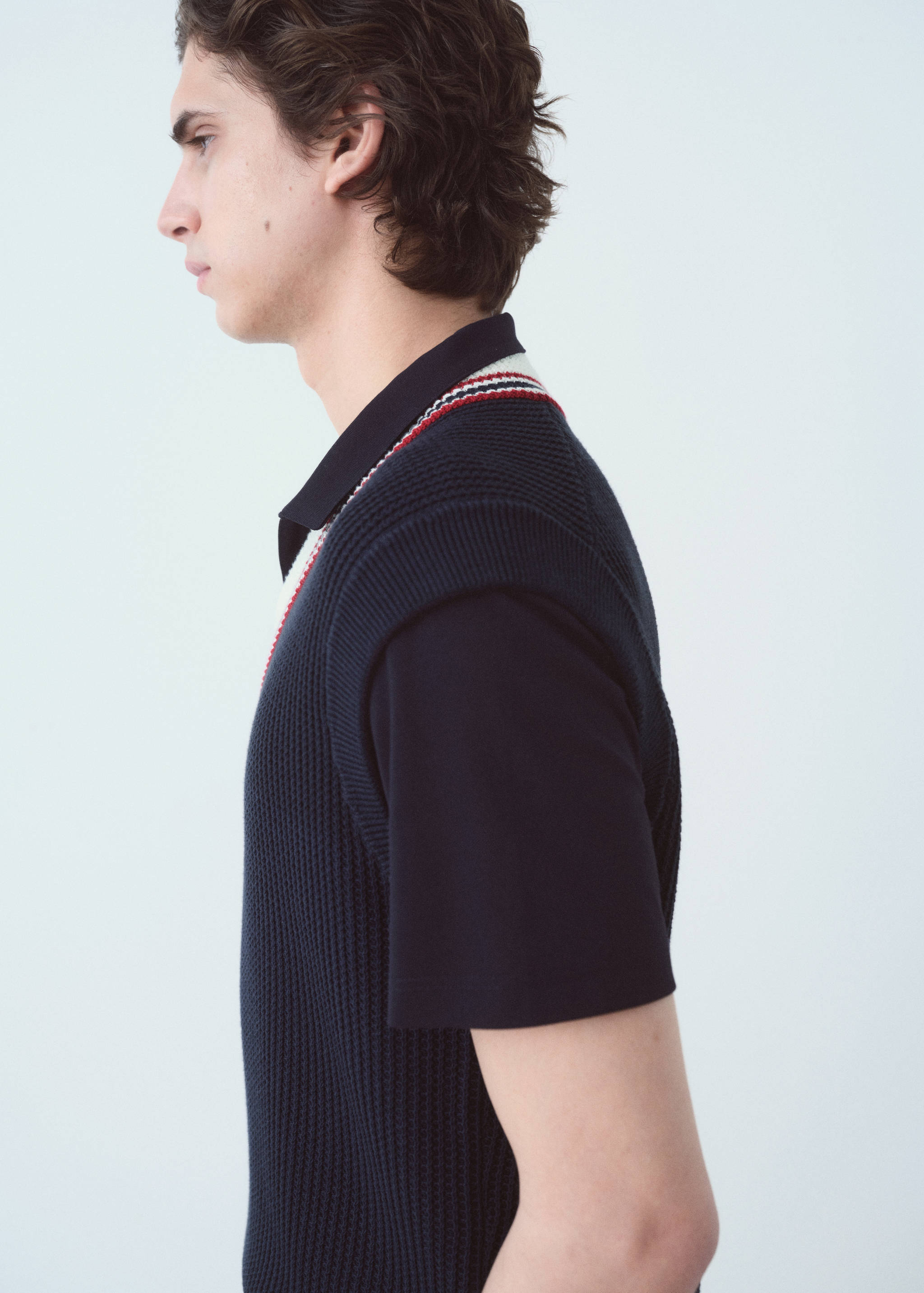 Colete de malha com gola em V - Pormenor do artigo 1