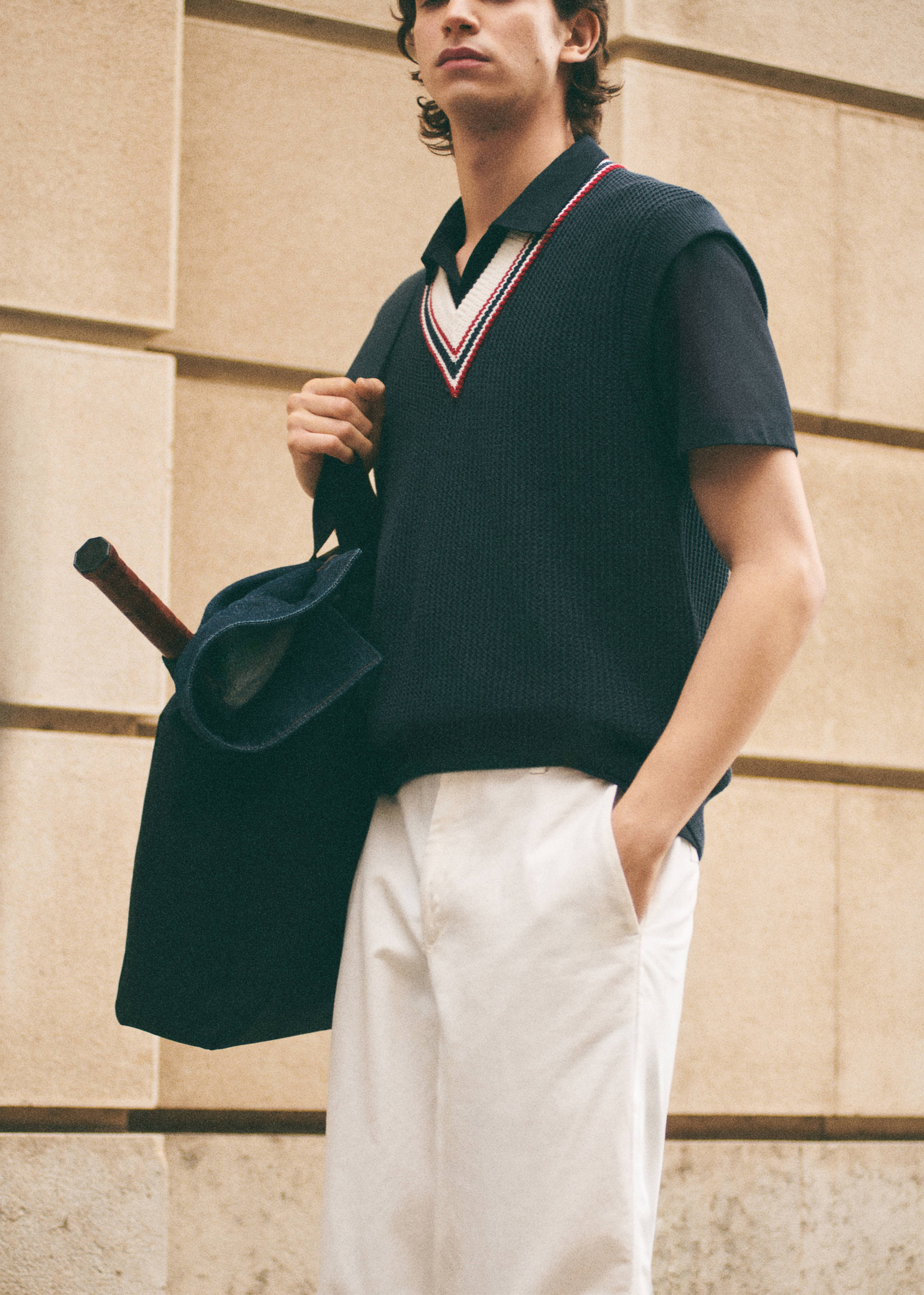 Colete de malha com gola em V - Pormenor do artigo 3