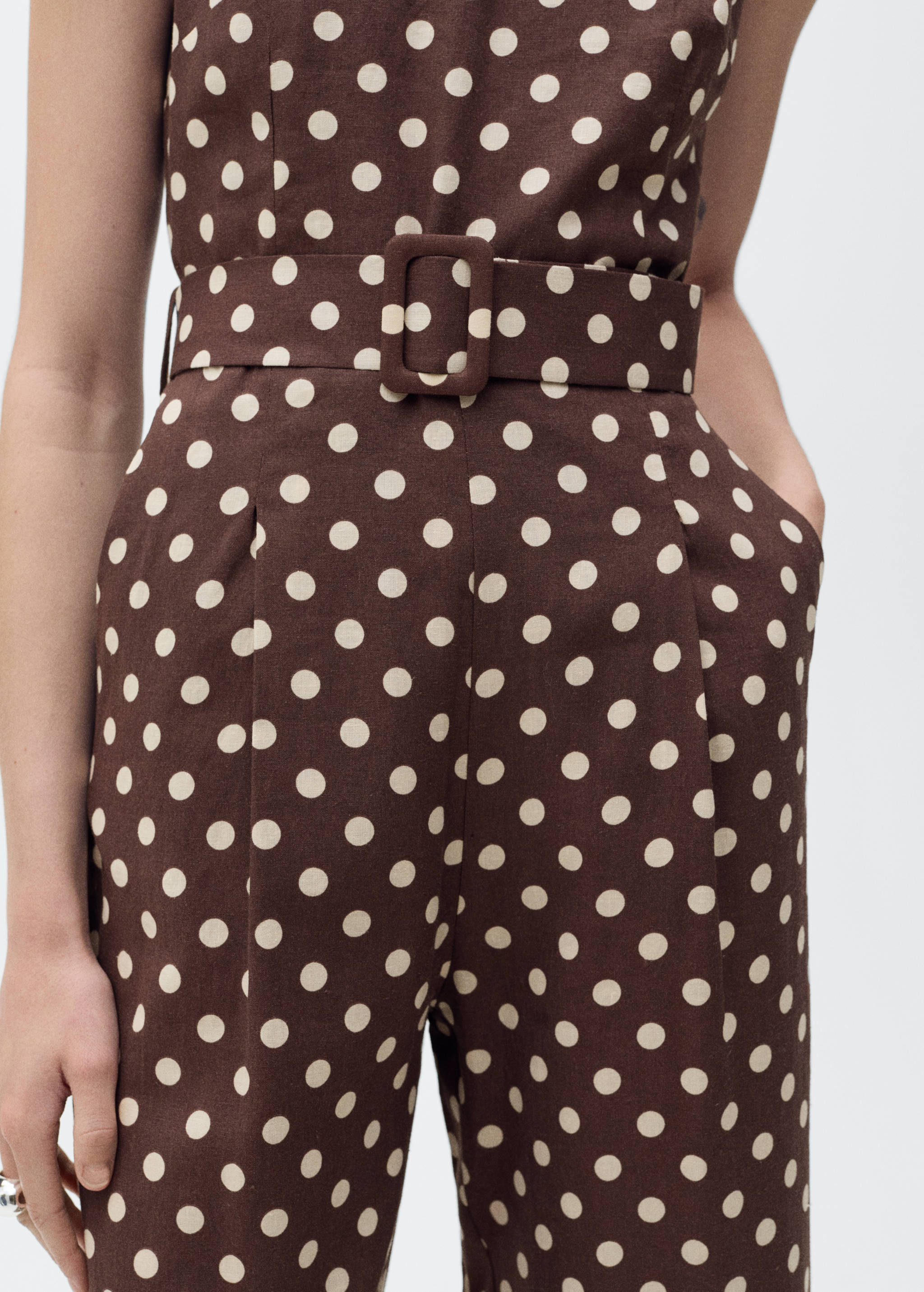 Linen jumpsuit with polka-dots and belt - Details of the article 6