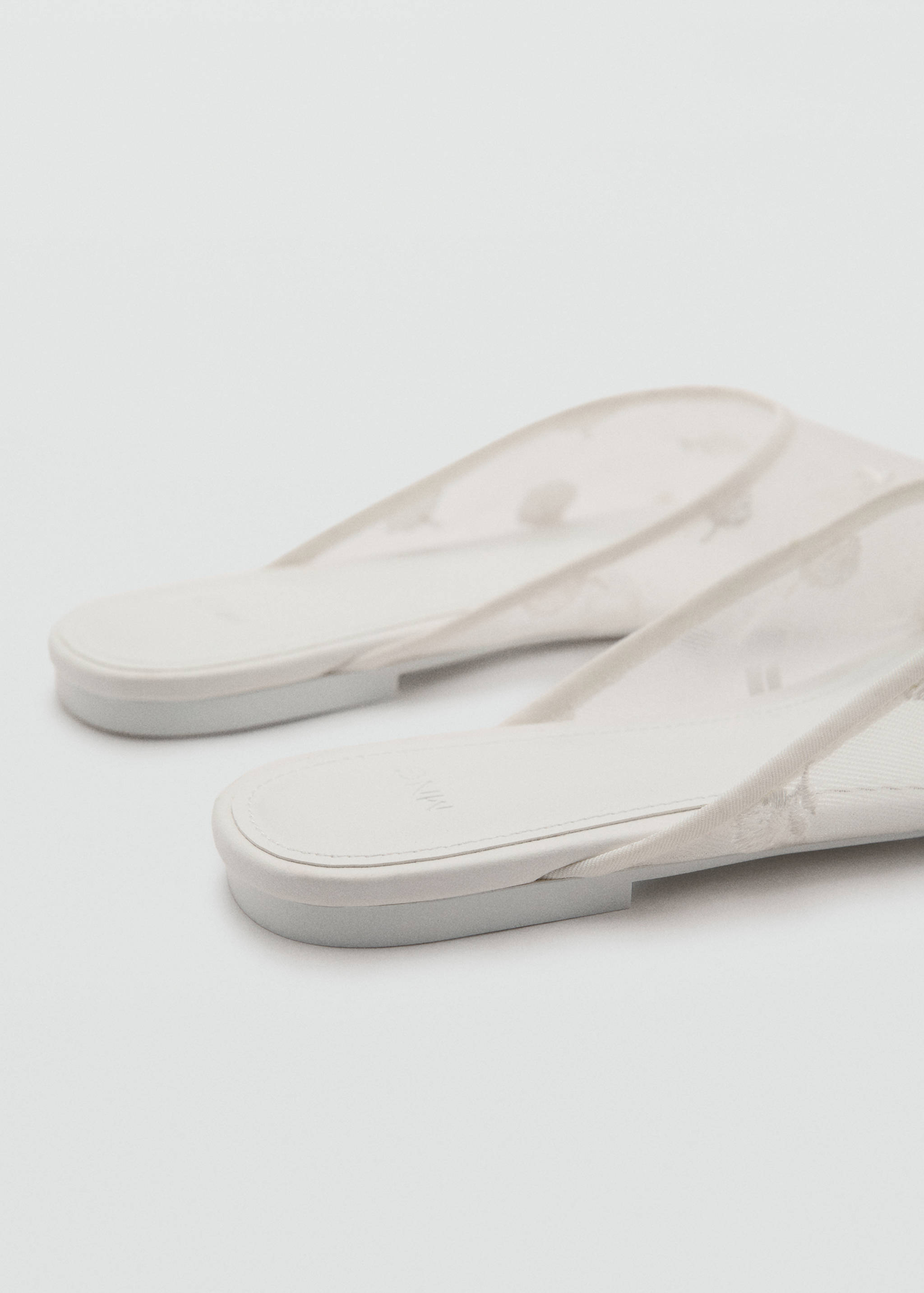 Embroidered mesh shoes - Details of the article 1