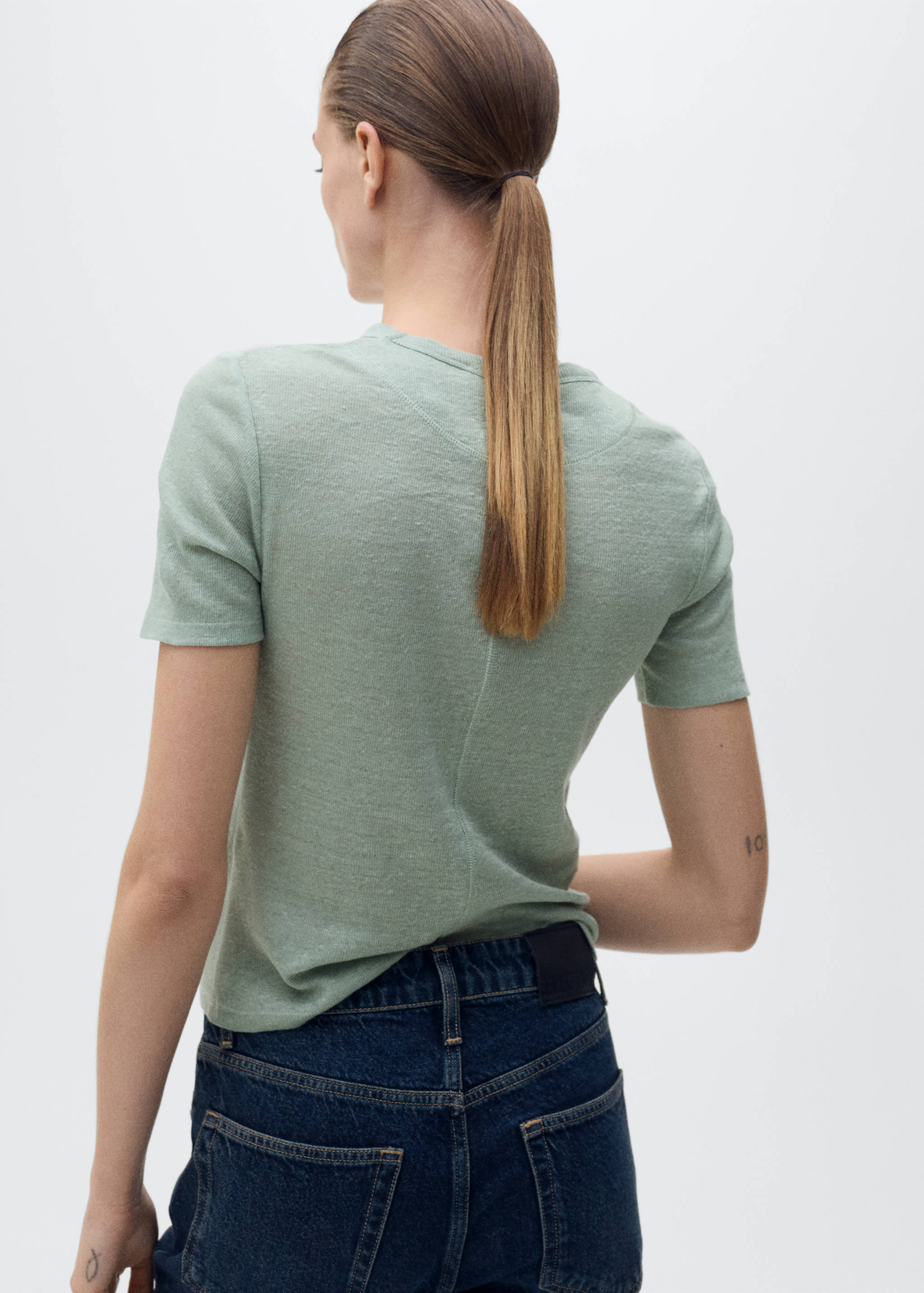 Fitted linen t-shirt - Reverse of the article