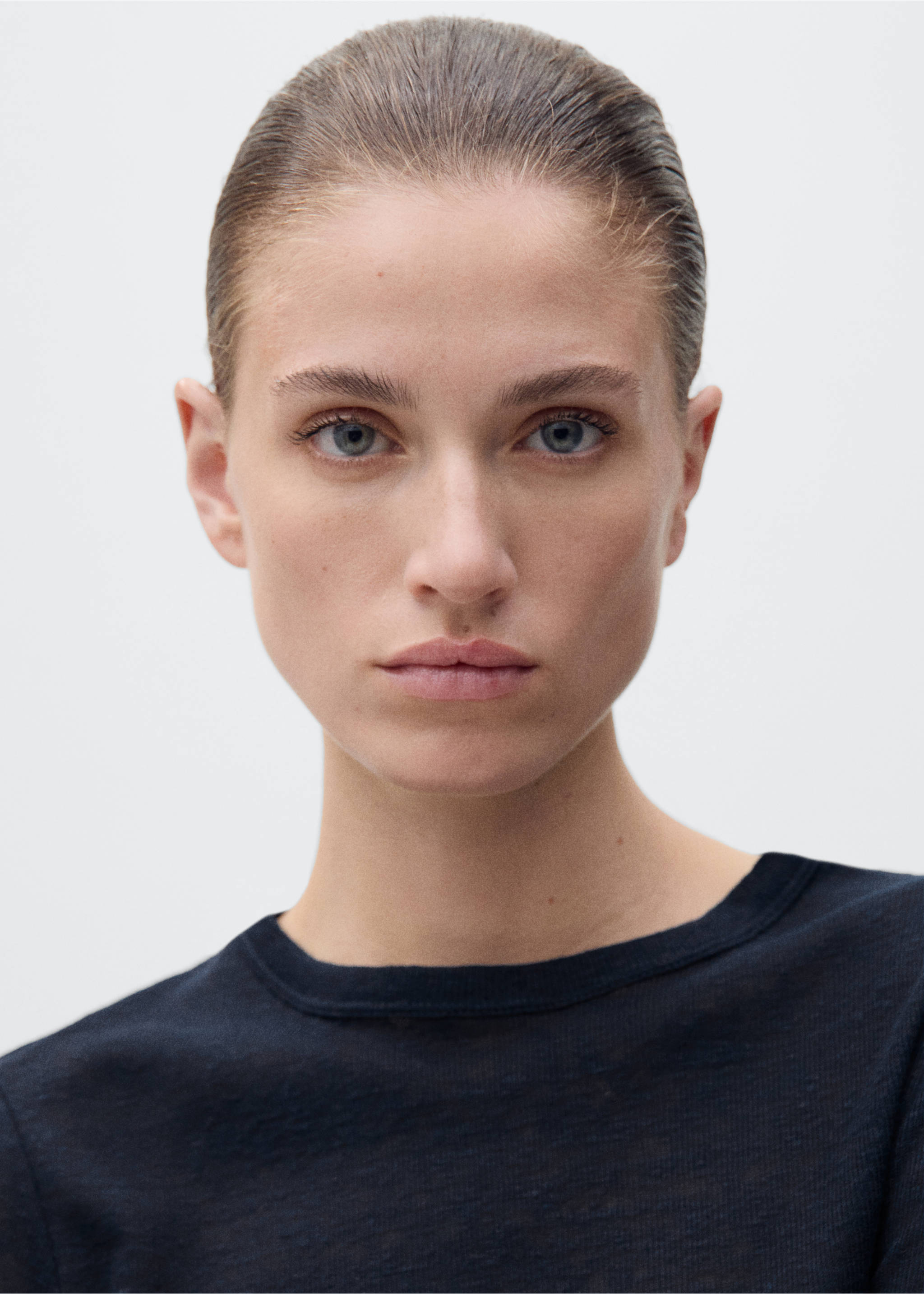 Camiseta lino entallada - Detalle del artículo 1, Azul marino oscuro. Ref: 87077165-00.