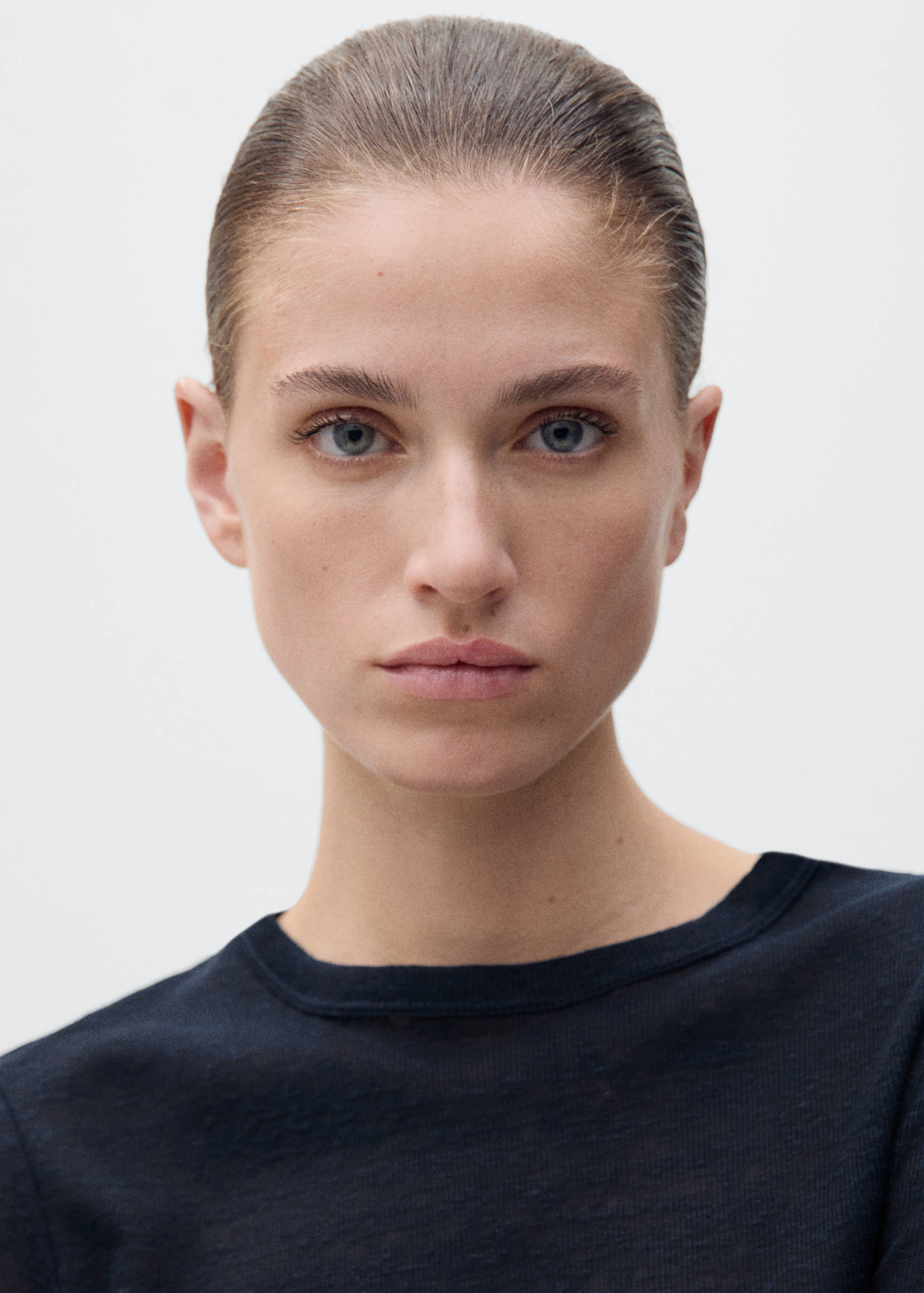 Fitted linen t-shirt - Details of the article 1