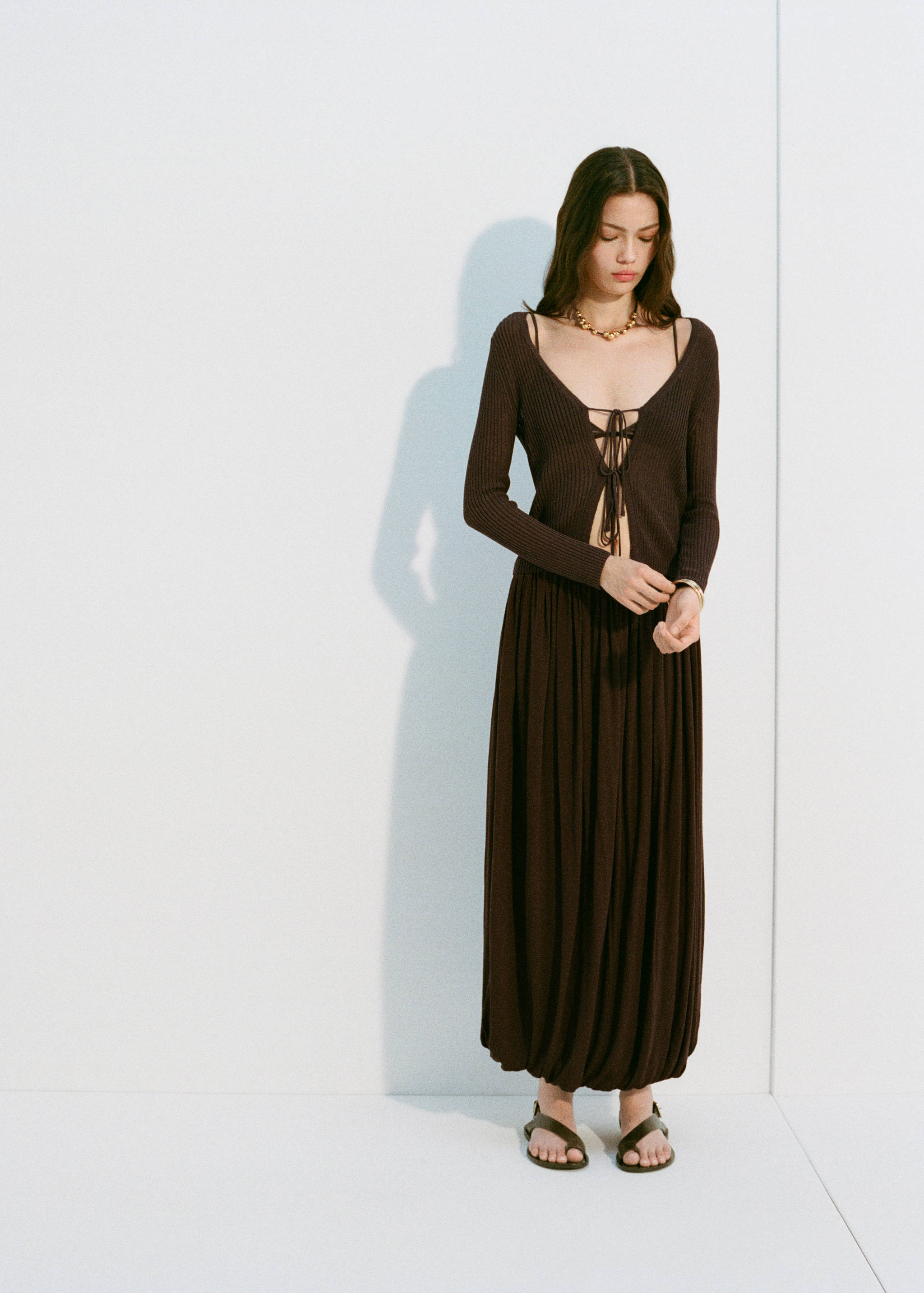 Rib-knit cardigan with bows - Details of the article 6, Chocolate. Ref: 87077171-00.