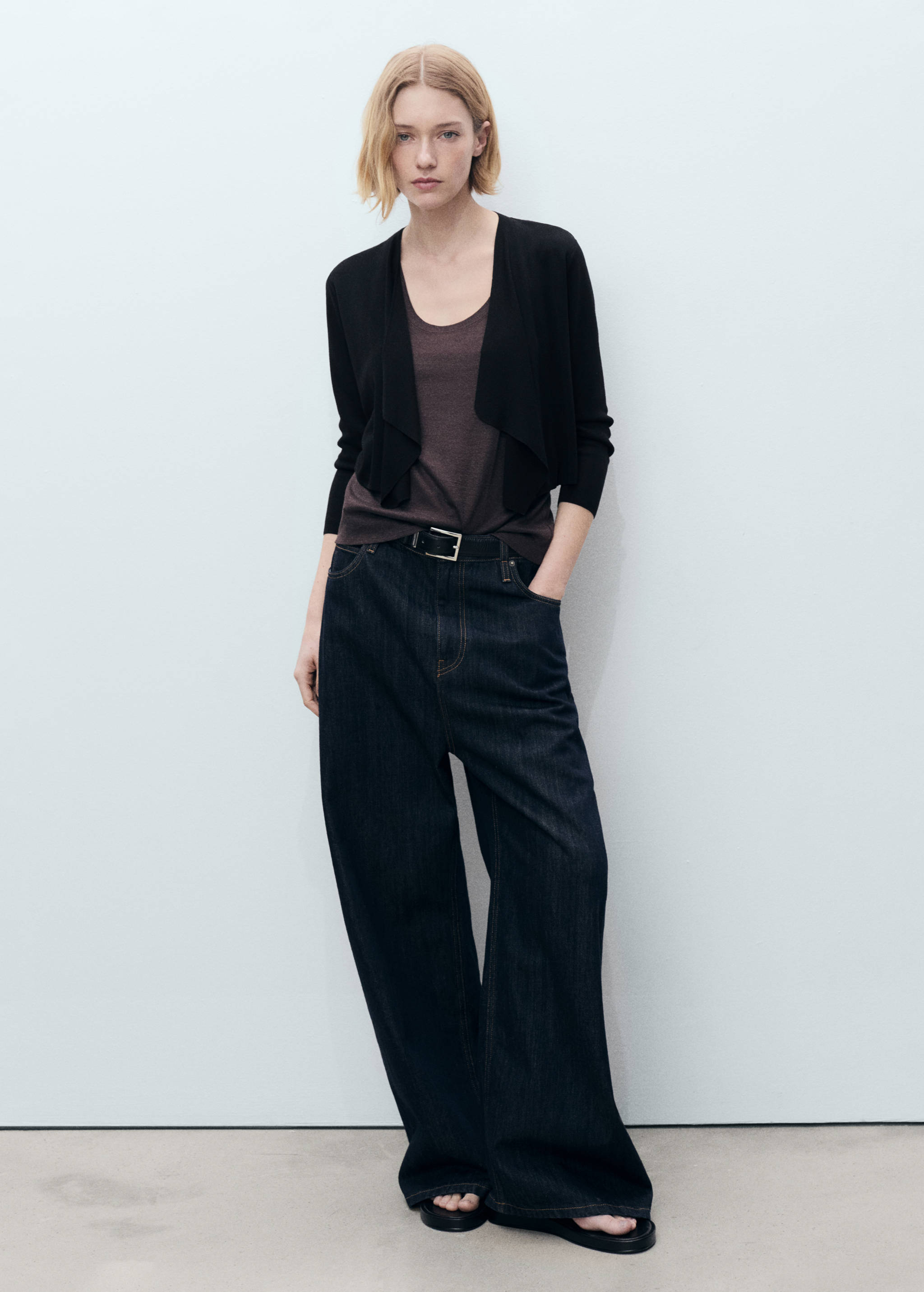 Knitted cropped cardigan - General plane