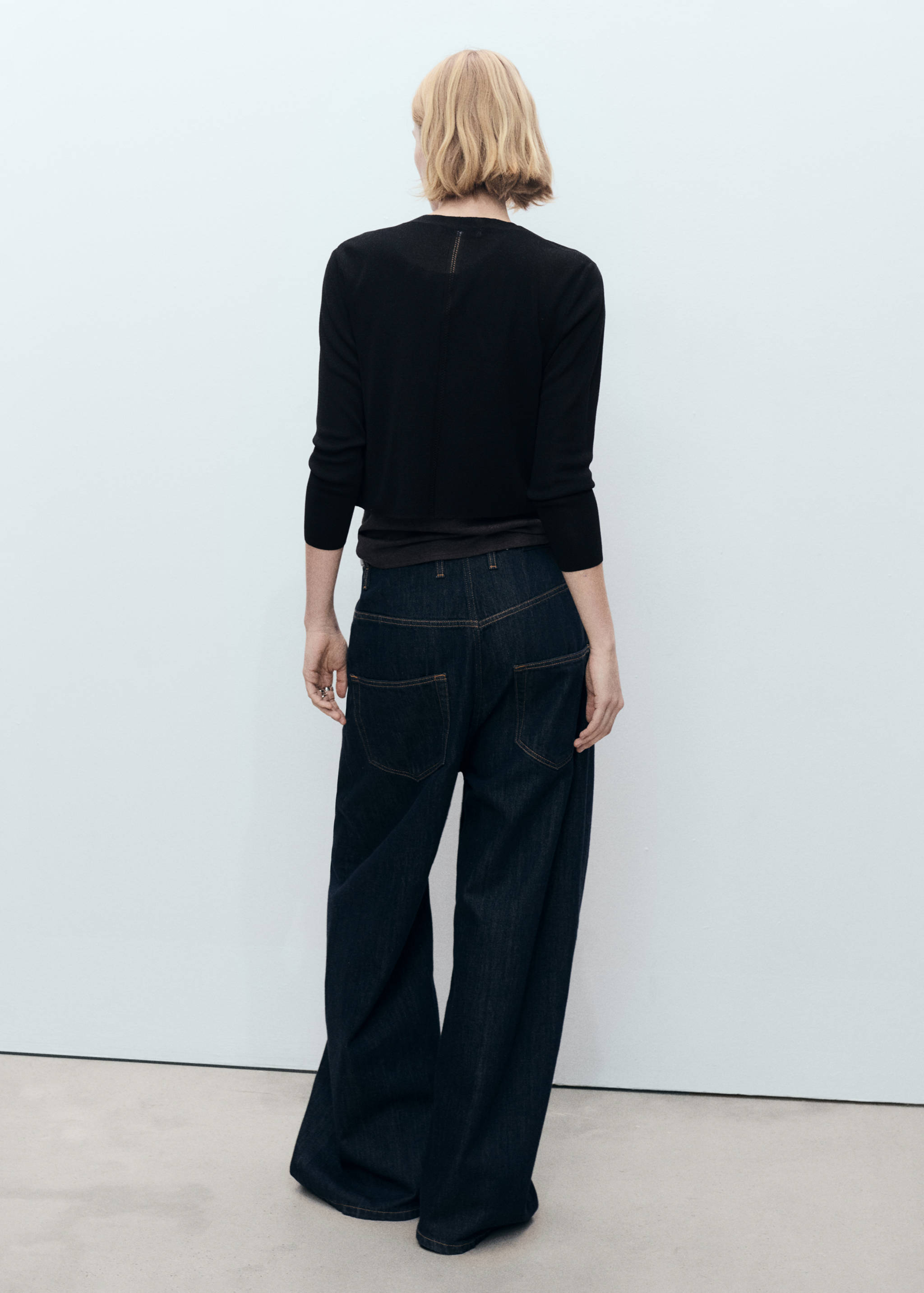 Knitted cropped cardigan - Reverse of the article