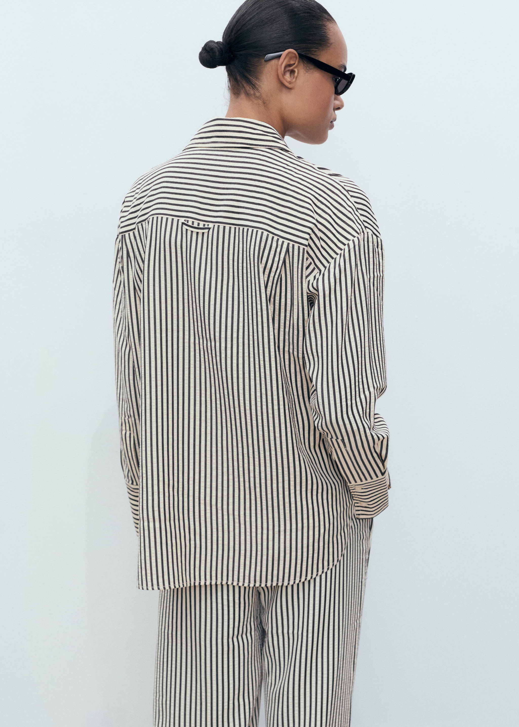 Striped textured shirt - Reverse of the article