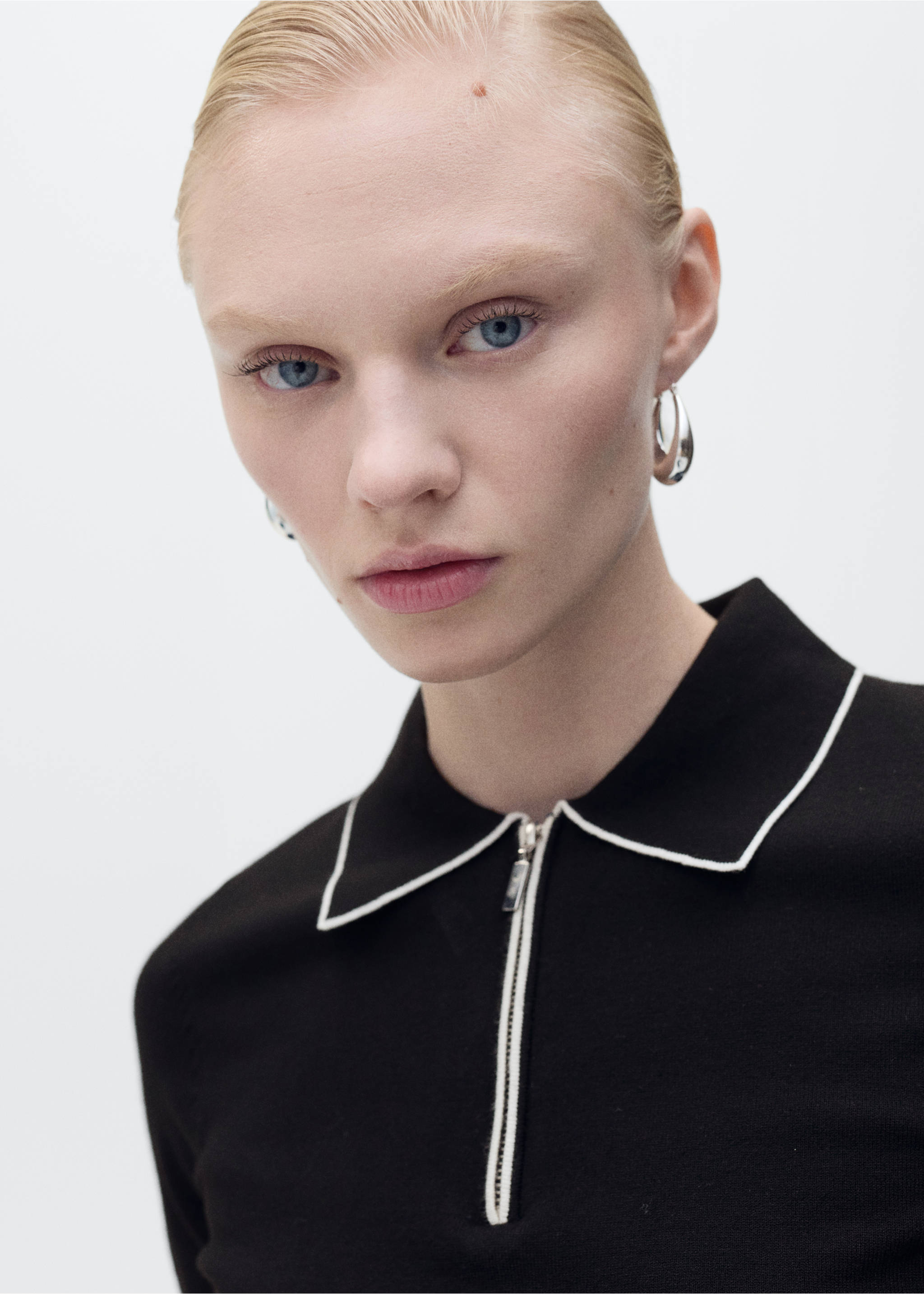 Polo-neck sweater with contrasting trims - Details of the article 1, Black. Ref: 87077176-00.