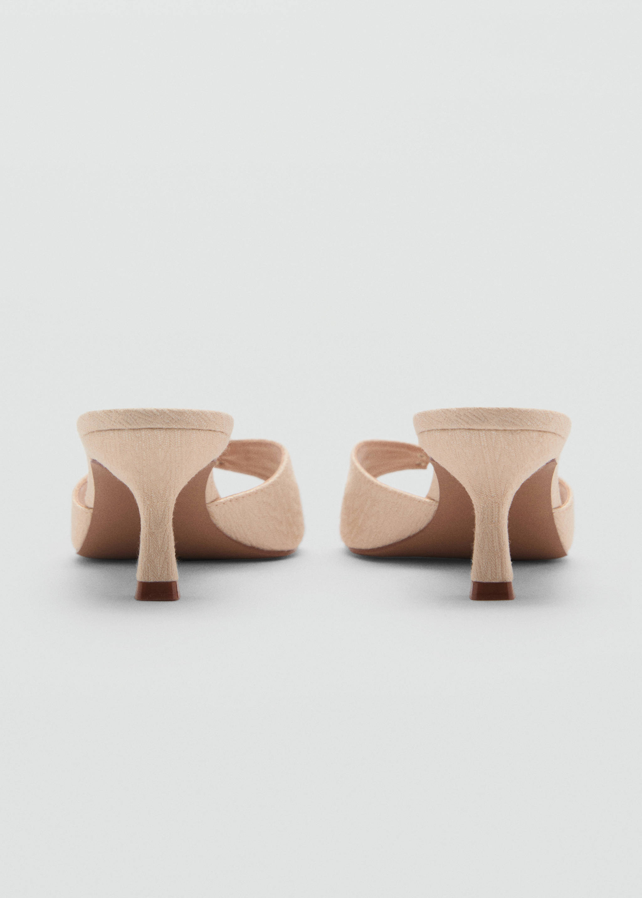 Högklackade sandaler med öppen häl och glänsande detalj - Detaljer om artikeln 2