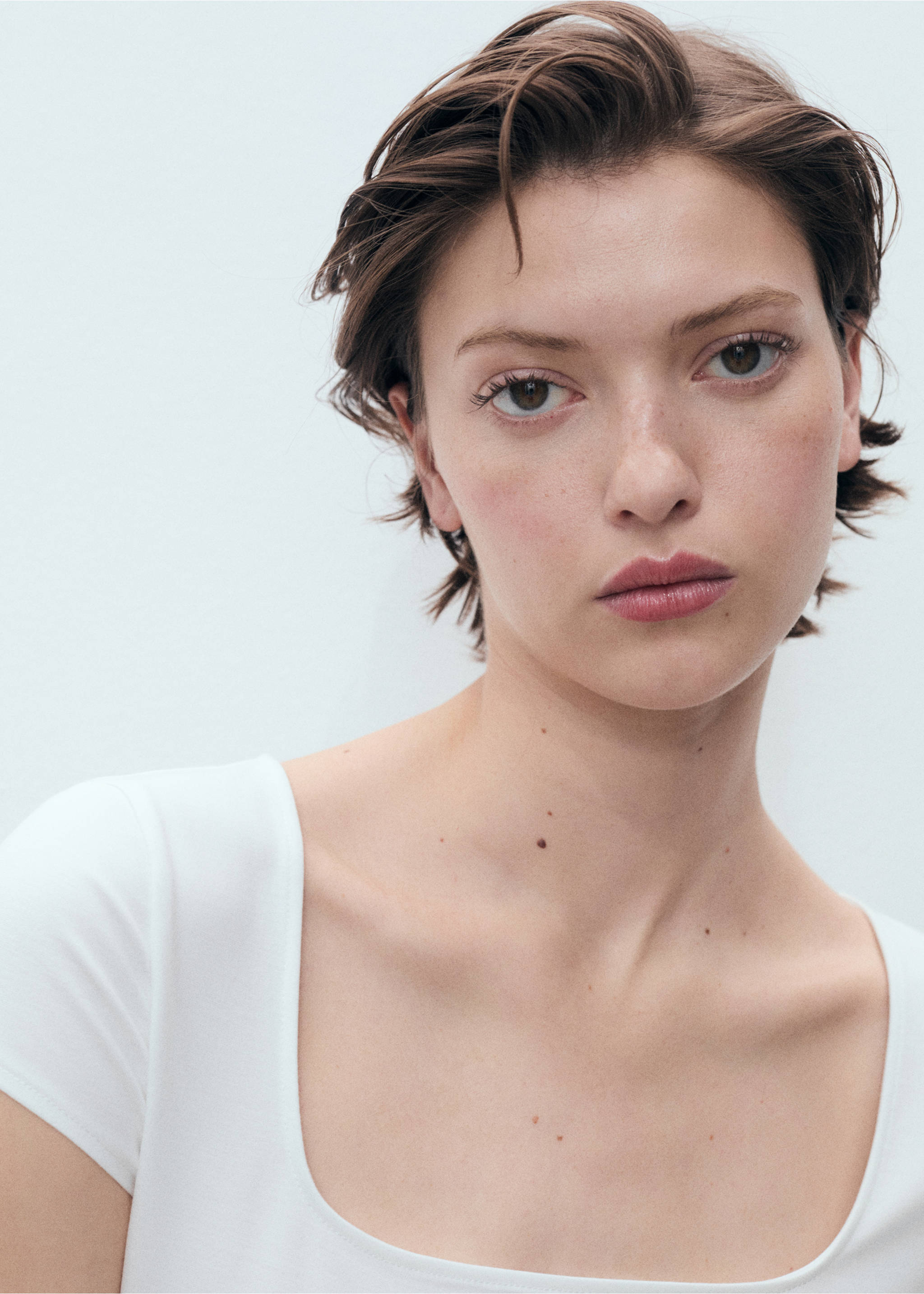 Gerüschtes Kurzarm-Top - Detail des Artikels 1, Weiß. Ref: 87077186-00.