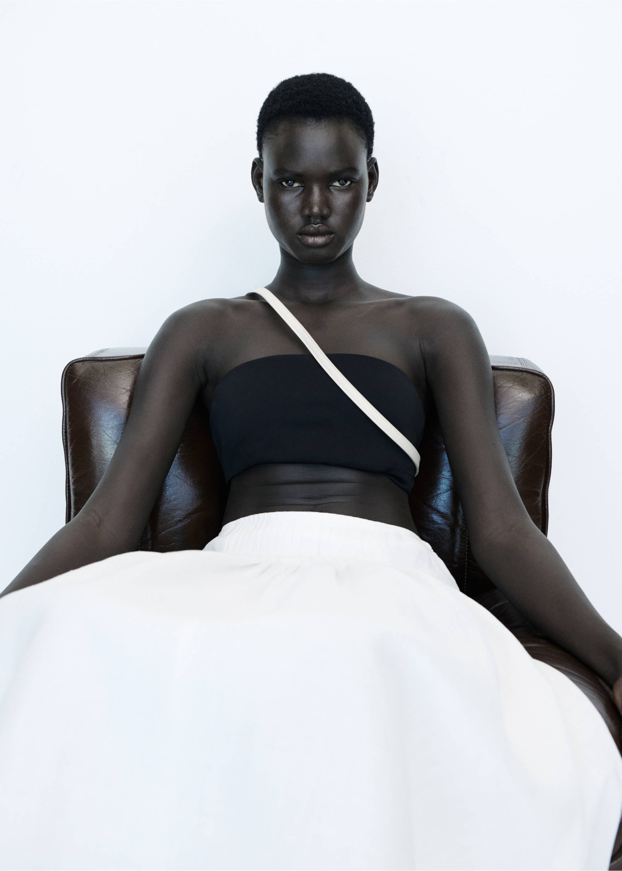 Ramie pleated skirt - Details of the article 7, White. Ref: 87077187-00.