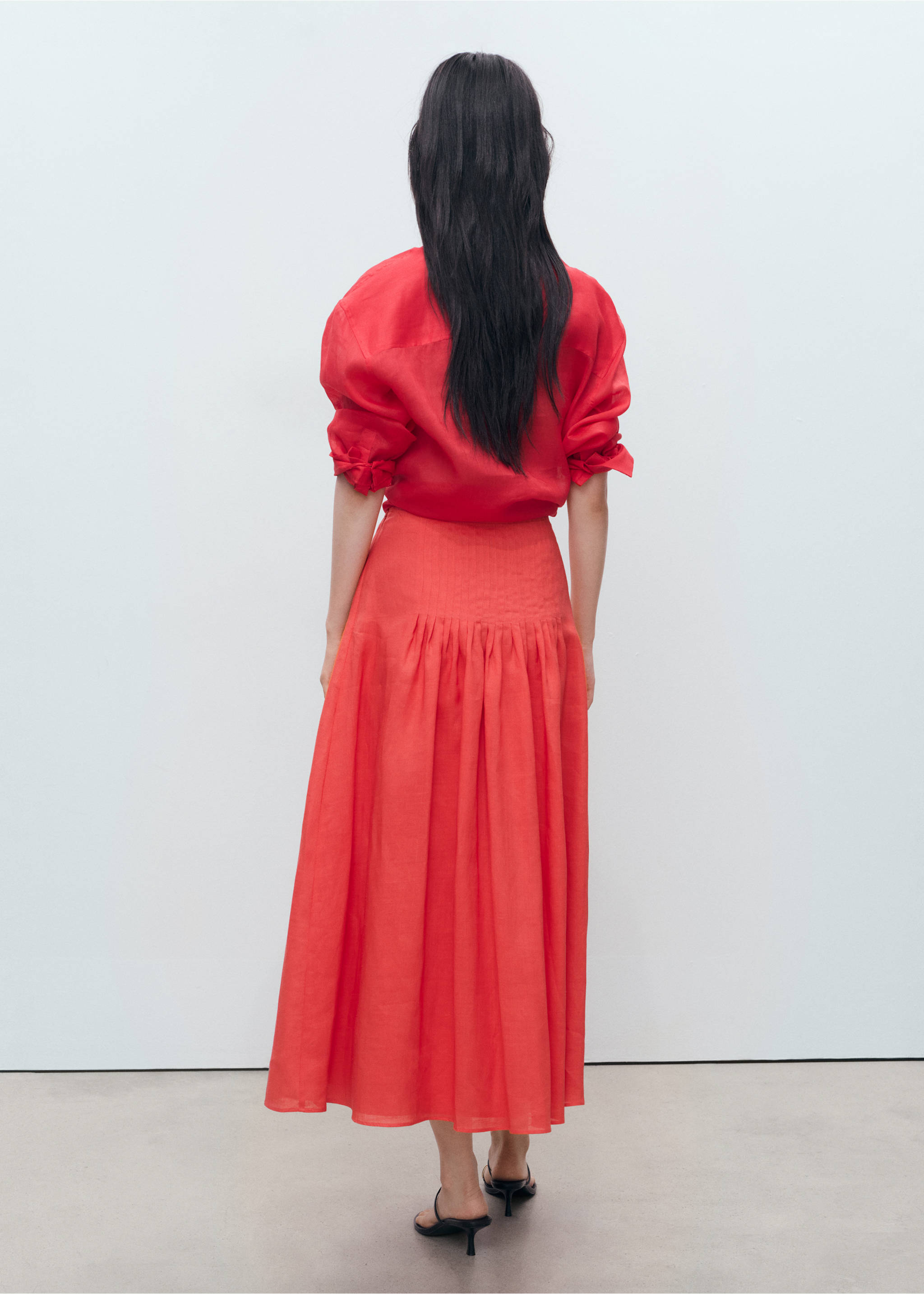 Ramie pleated skirt - Reverse of the article, Red. Ref: 87077187-00.