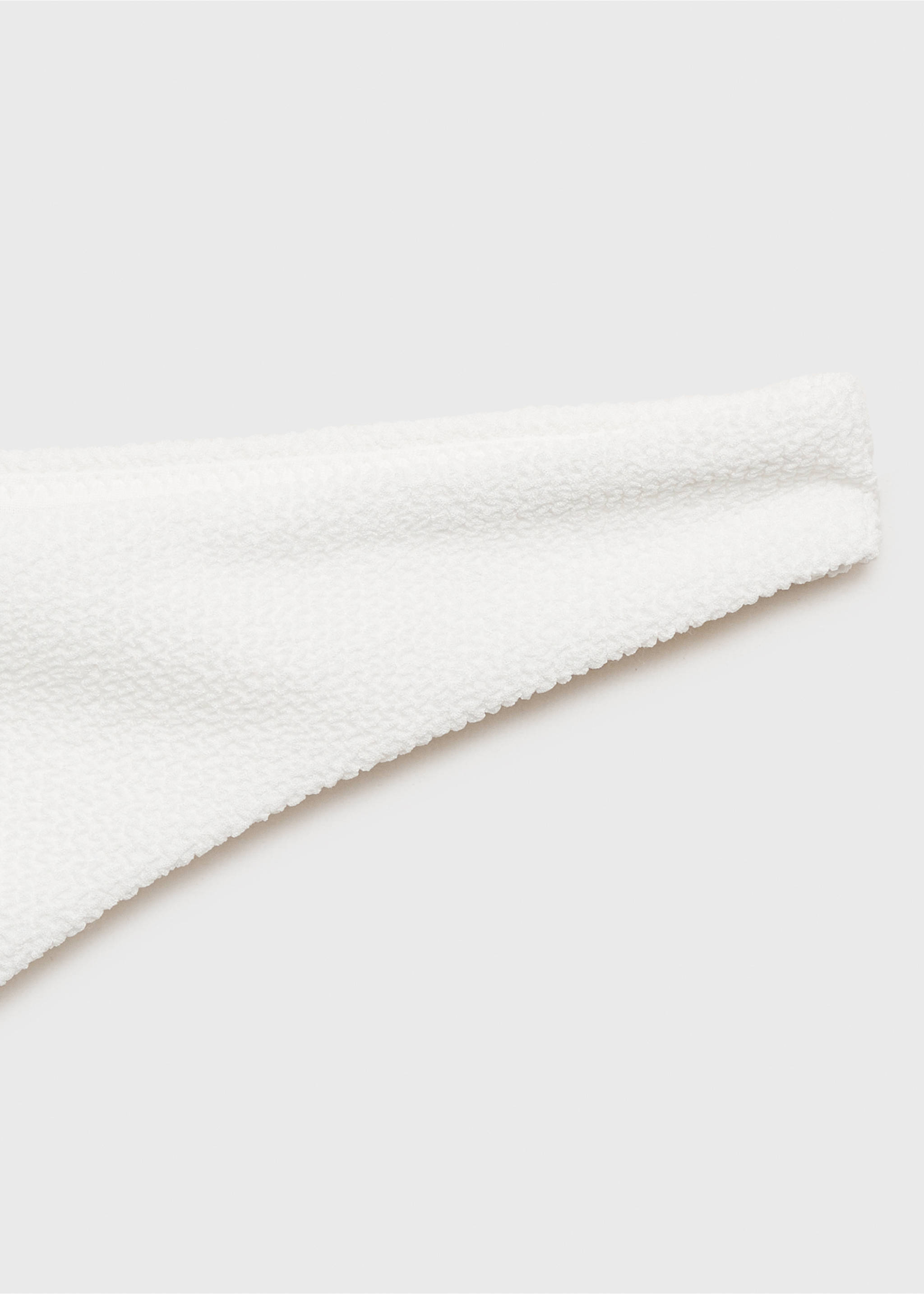 Brasilianischer Bikini-Slip mit Textur - Detail des Artikels 8, Weiß. Ref: 87077671-00.