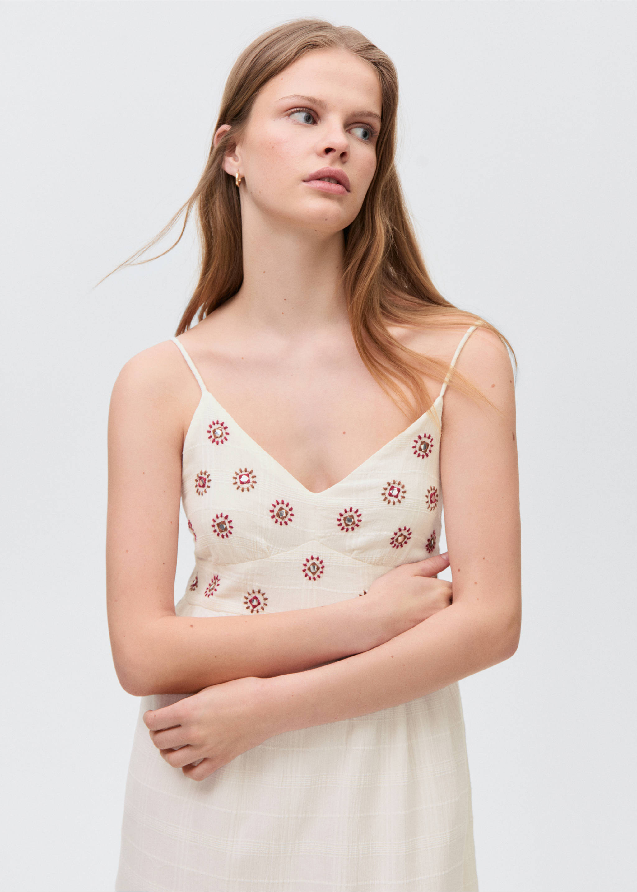 Besticktes Kleid mit aufgesticktem Sonnenmotiv - Mittlere Ansicht, Cremeweiß. Ref: 87077681-00.