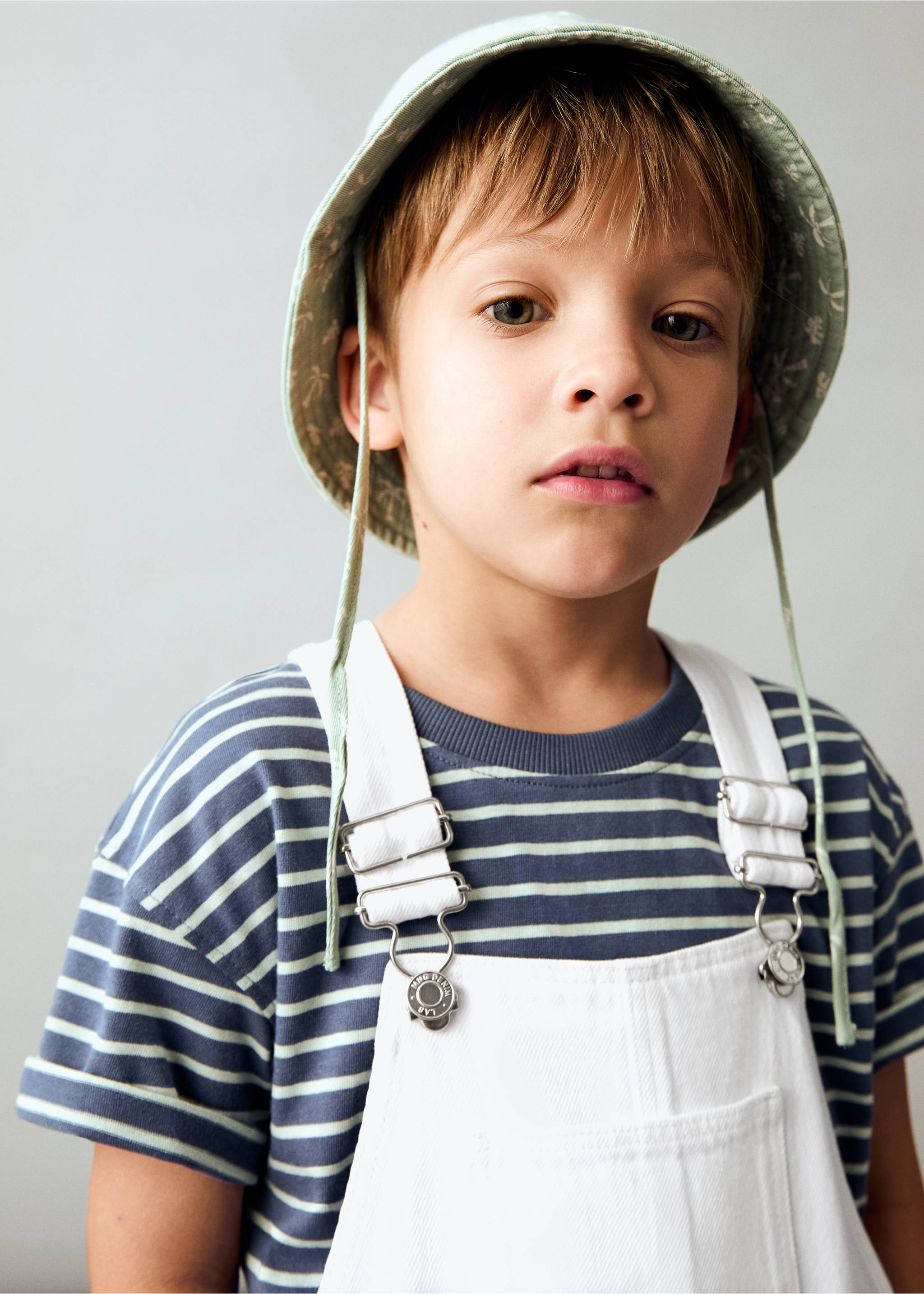 Short denim dungarees - Details of the article 1, White. Ref: 87077684-00.