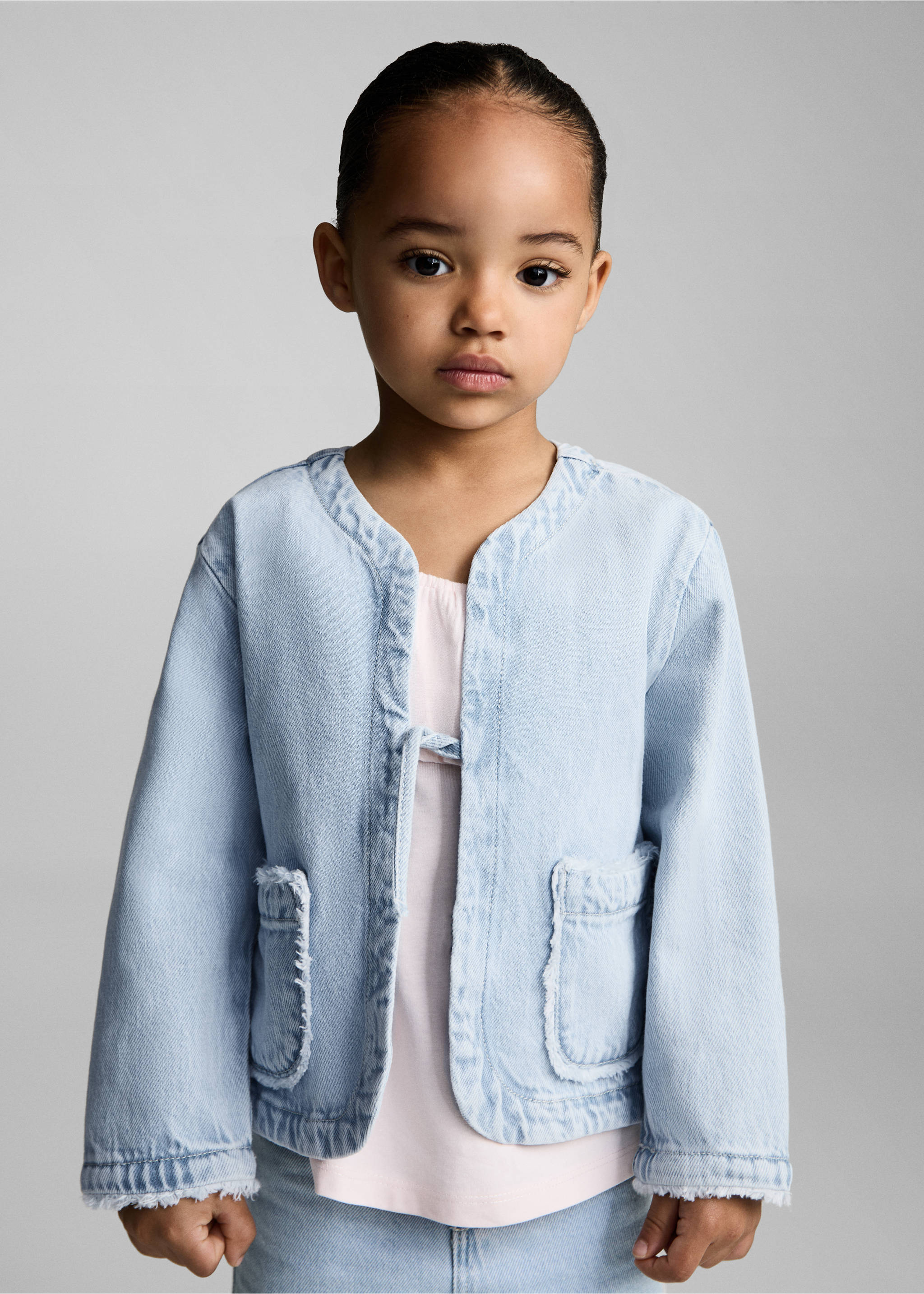 Denim-Jacke mit Schleife - Mittlere Ansicht, Hellblau. Ref: 87077699-00.