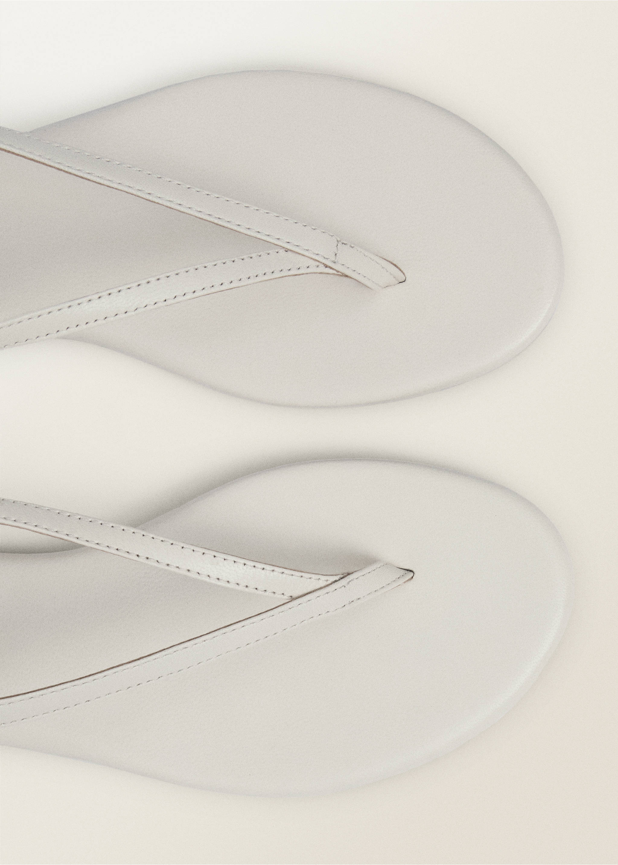 Leder-Riemensandale - Detail des Artikels 2, Weiß. Ref: 87077713-00.