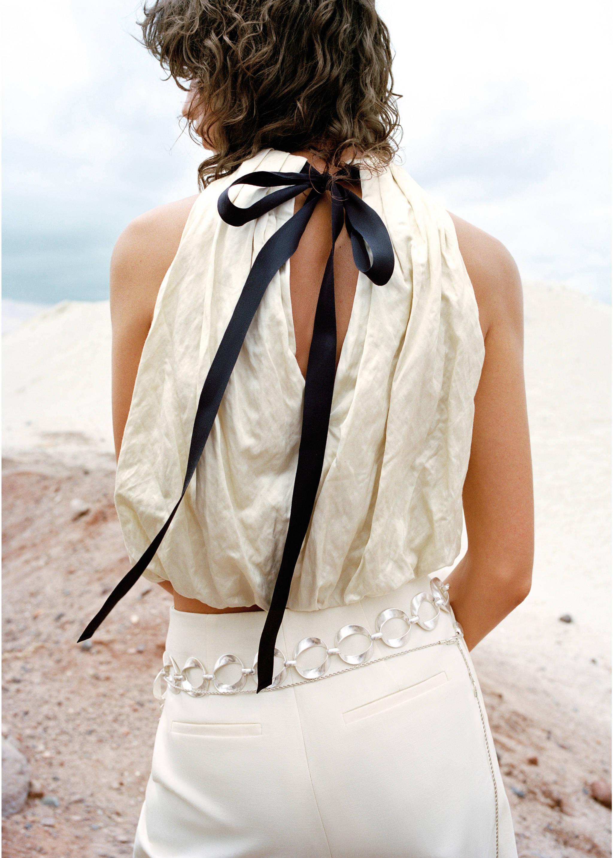 Creased-fabric balloon blouse - Details of the article 5, Ecru. Ref: 87077718-00.