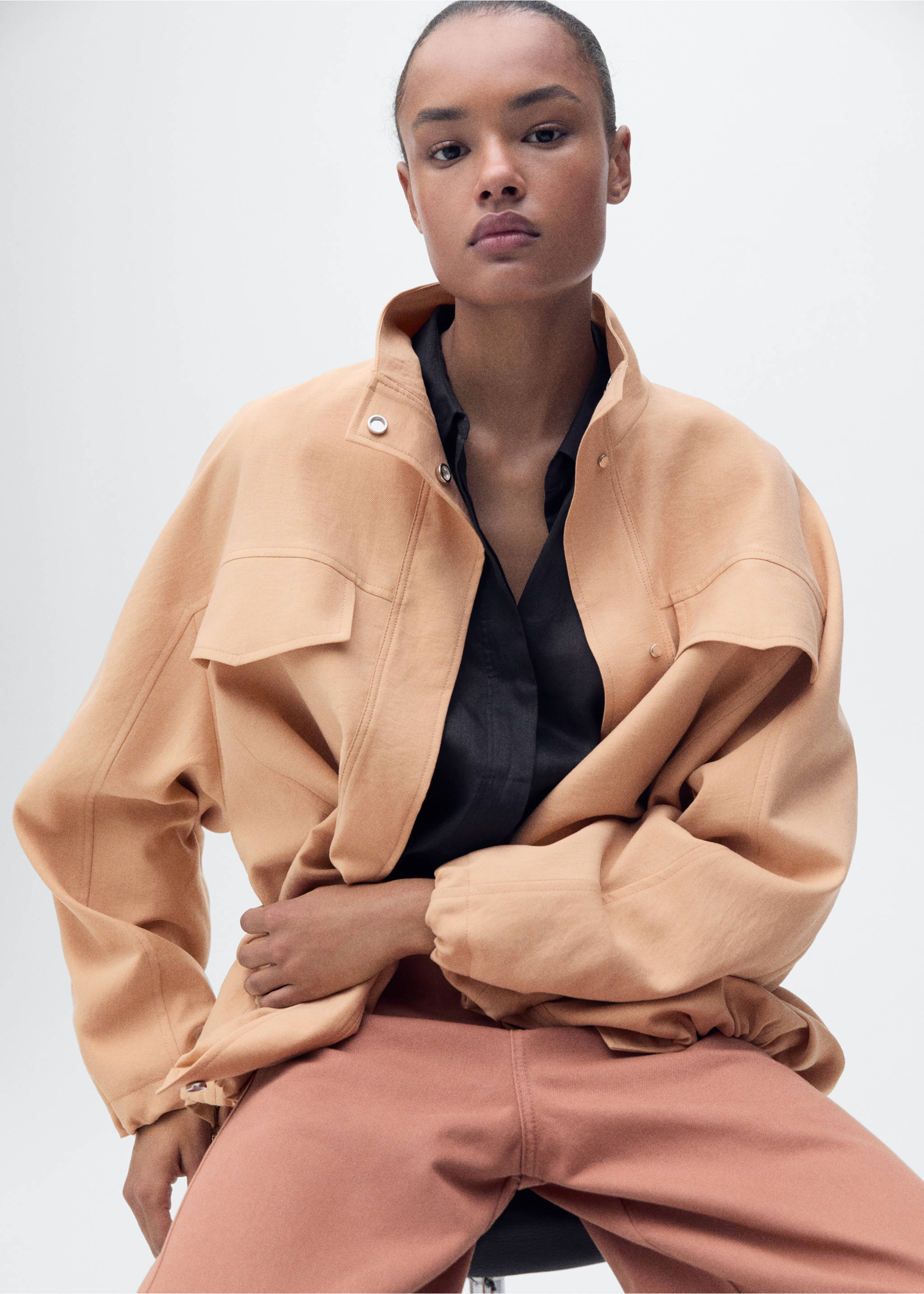 Oversized lyocell jasje met zakken - Detail van het artikel 1, Nude. Ref: 87077719-00.