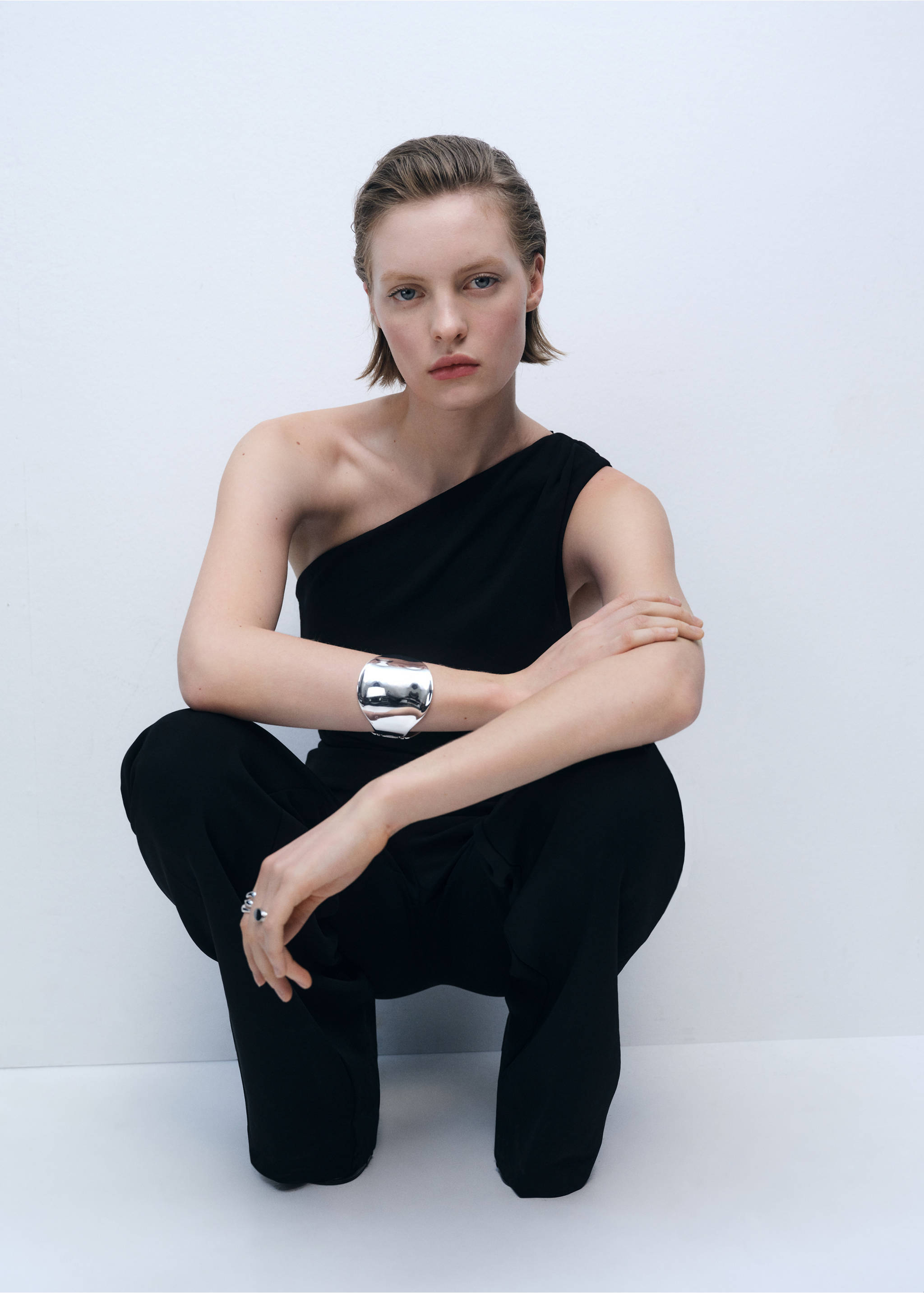 Mono asimétrico detalle drapeado - Detalle del artículo 2, Negro. Ref: 87077891-00.