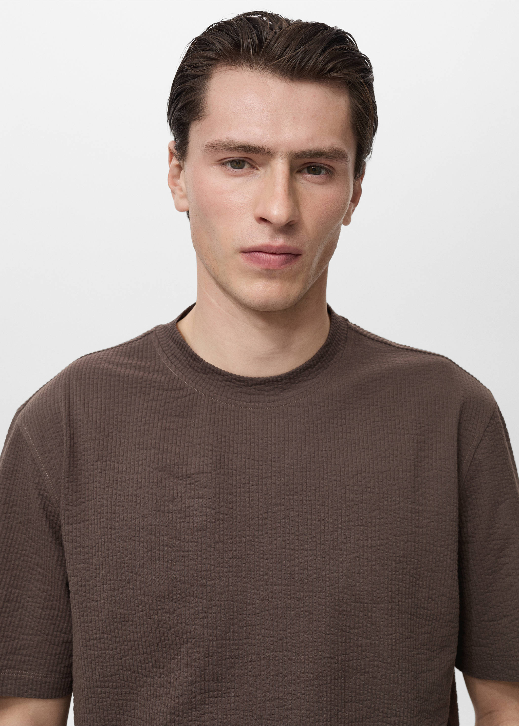 T-shirt coton seersucker - Détail de l'article 1, Chocolat. Ref: 87077894-00.