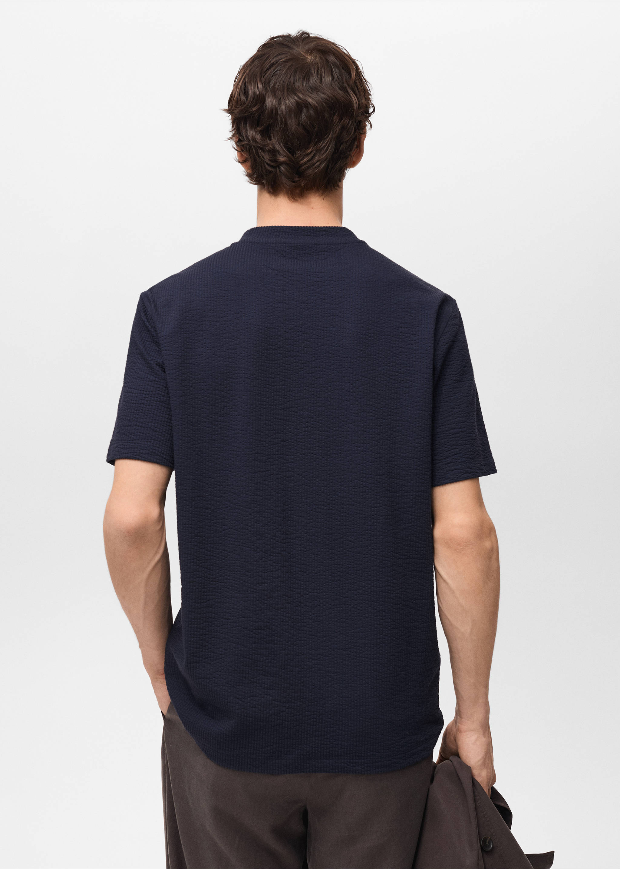 T-Shirt aus Seersucker-Baumwolle - Rückseite des Artikels, Dunkles Marineblau. Ref: 87077894-00.