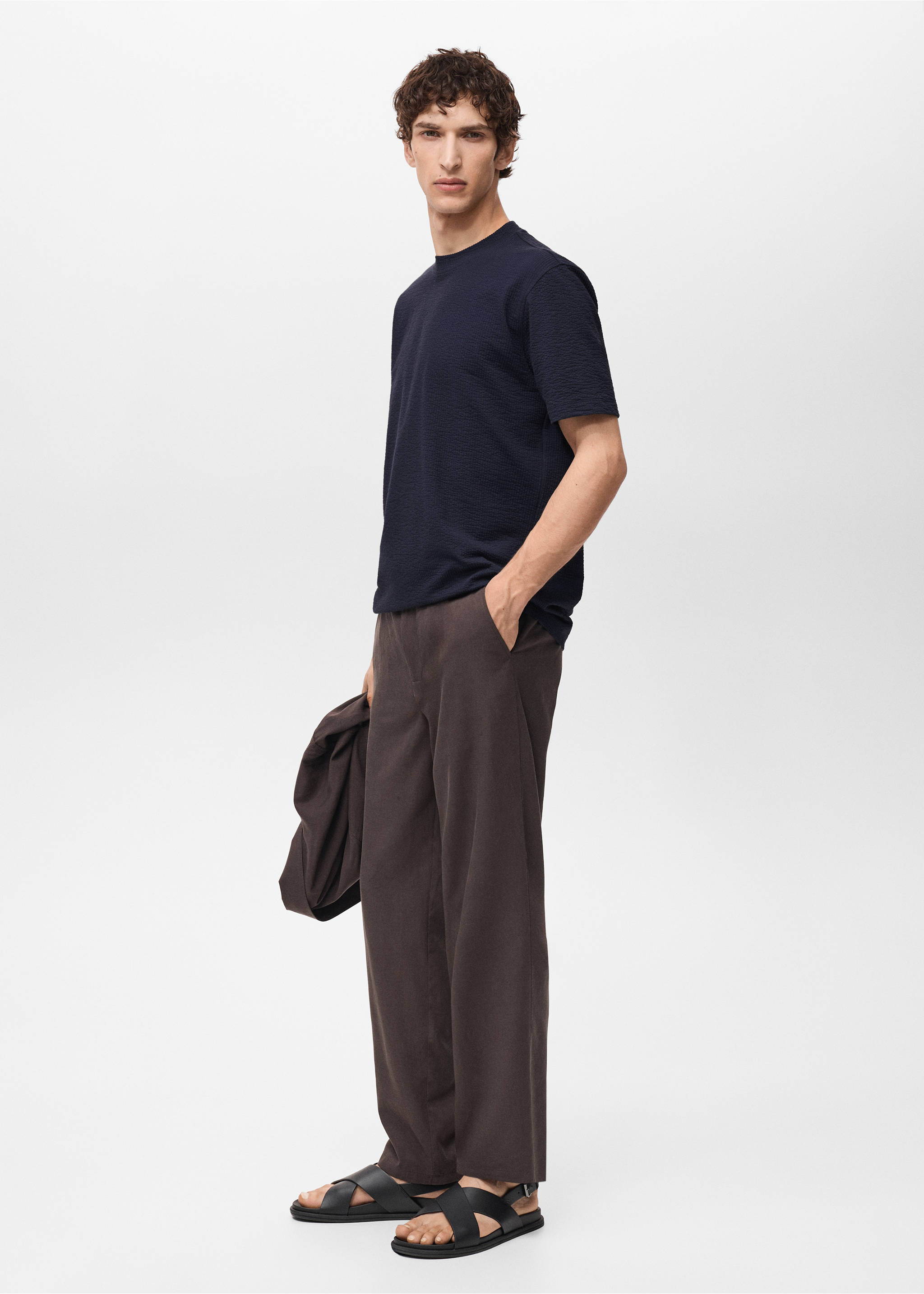 T-Shirt aus Seersucker-Baumwolle - Detail des Artikels 2, Dunkles Marineblau. Ref: 87077894-00.