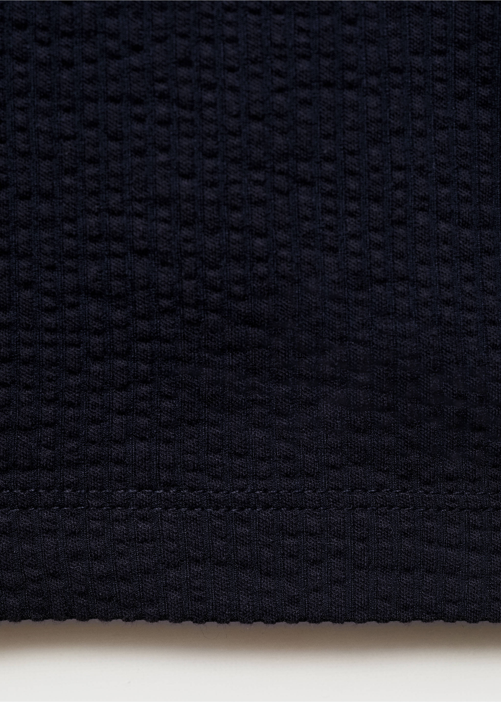 T-Shirt aus Seersucker-Baumwolle - Detail des Artikels 0, Dunkles Marineblau. Ref: 87077894-00.