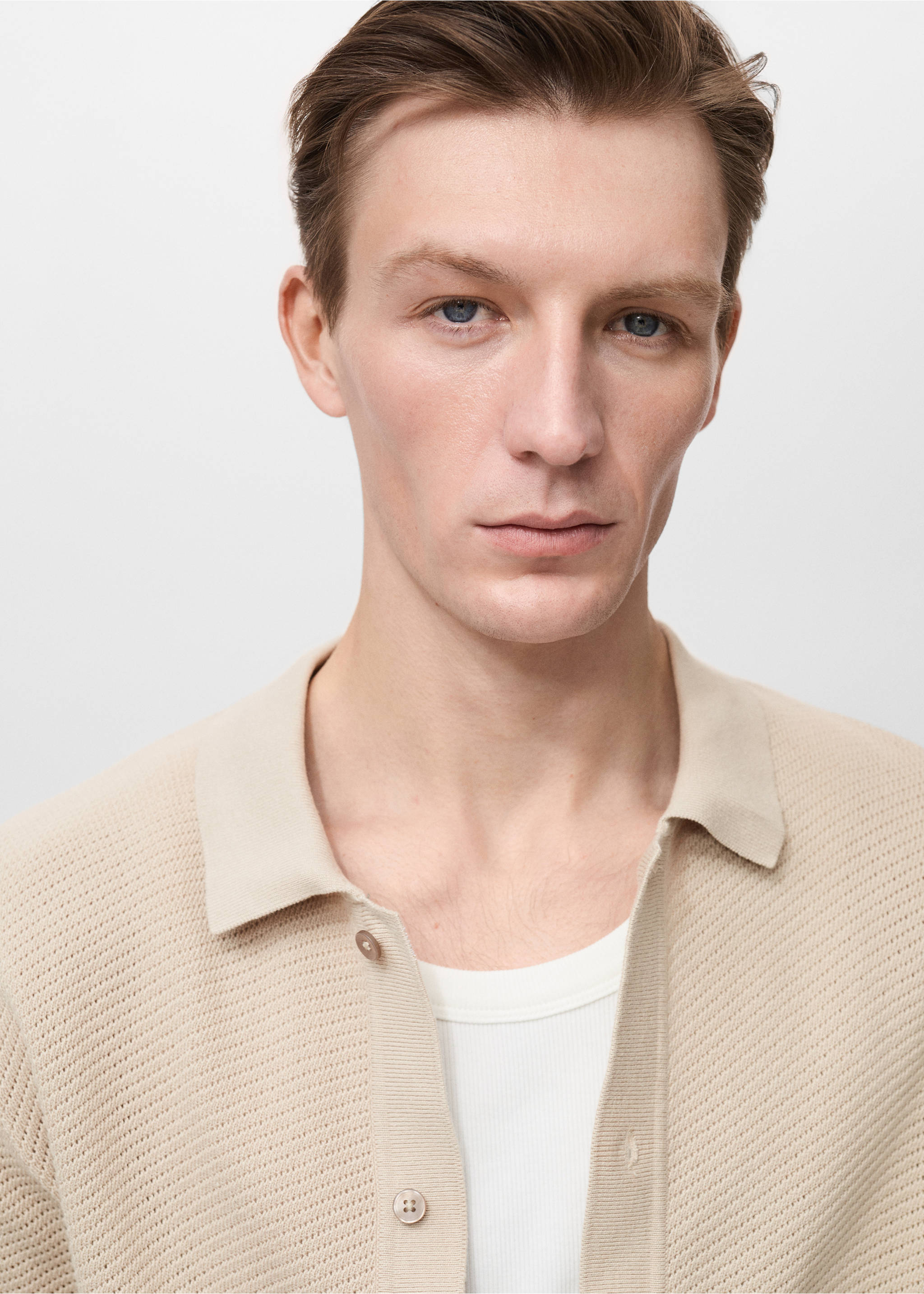Openwork knitted structured shirt - Details of the article 1, Sand. Ref: 87077897-00.