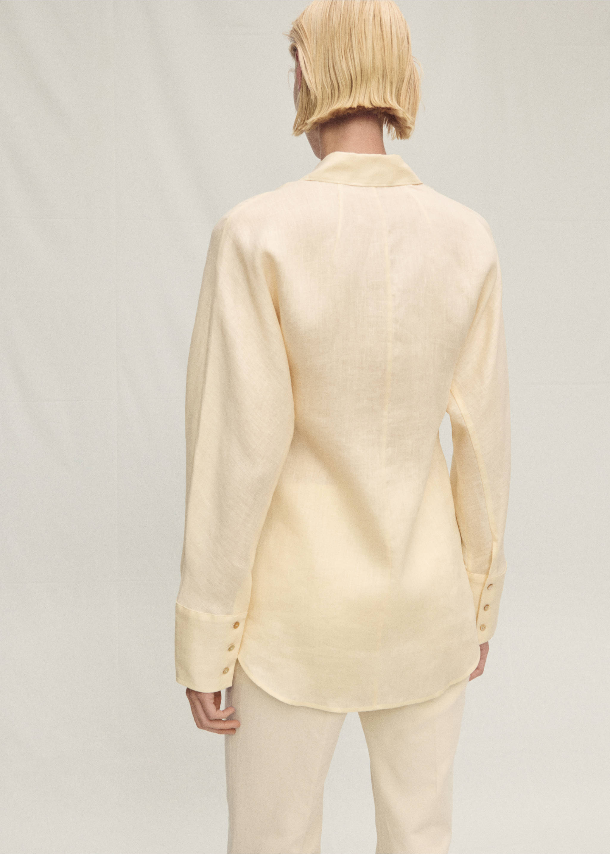 Linnen overhemd met knoopdetail - Achterkant van het artikel, Vanille. Ref: 87077899-00.
