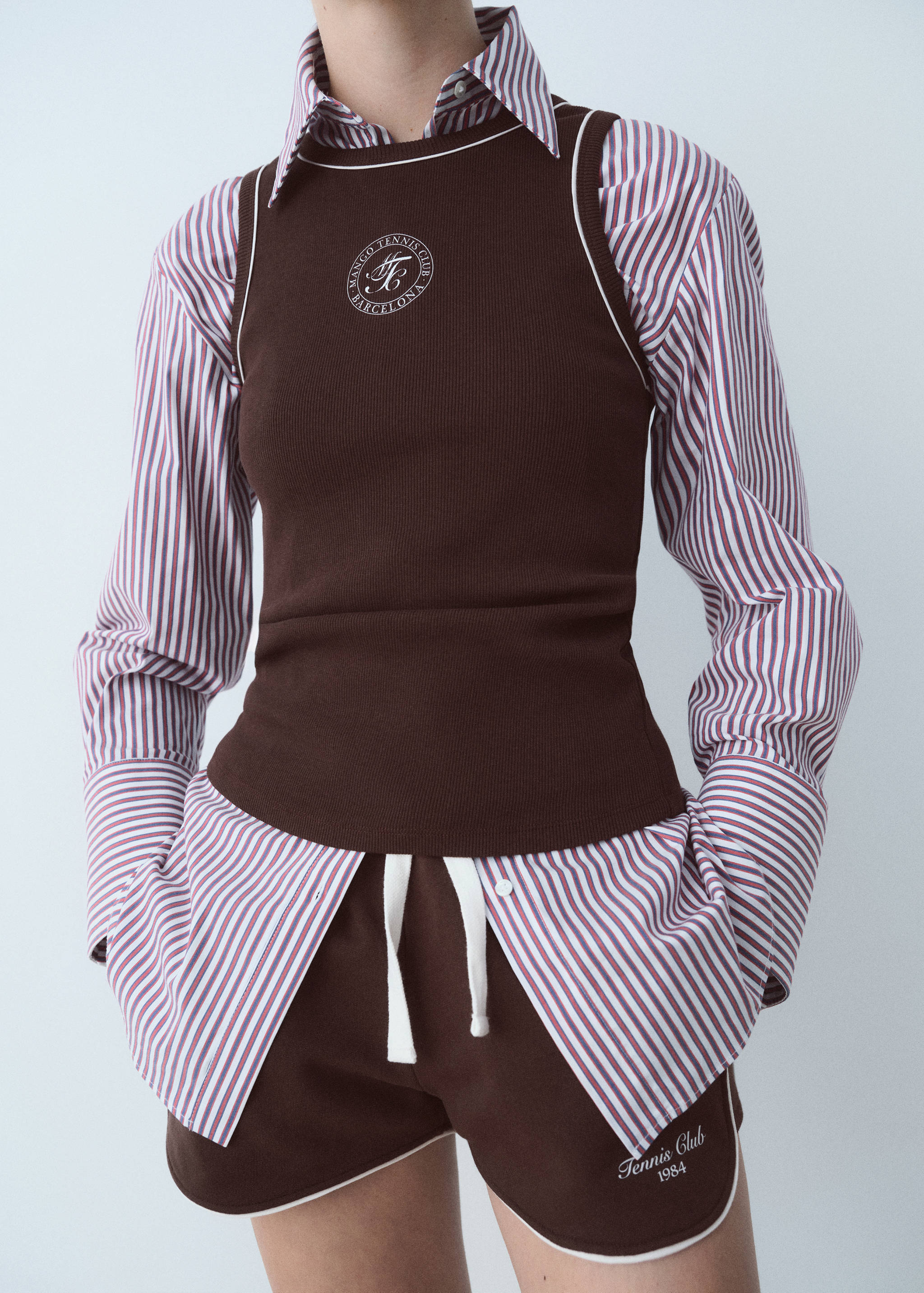 Βαμβακερό τοπ με τυπωμένο μήνυμα - Μεσαίο πλάνο