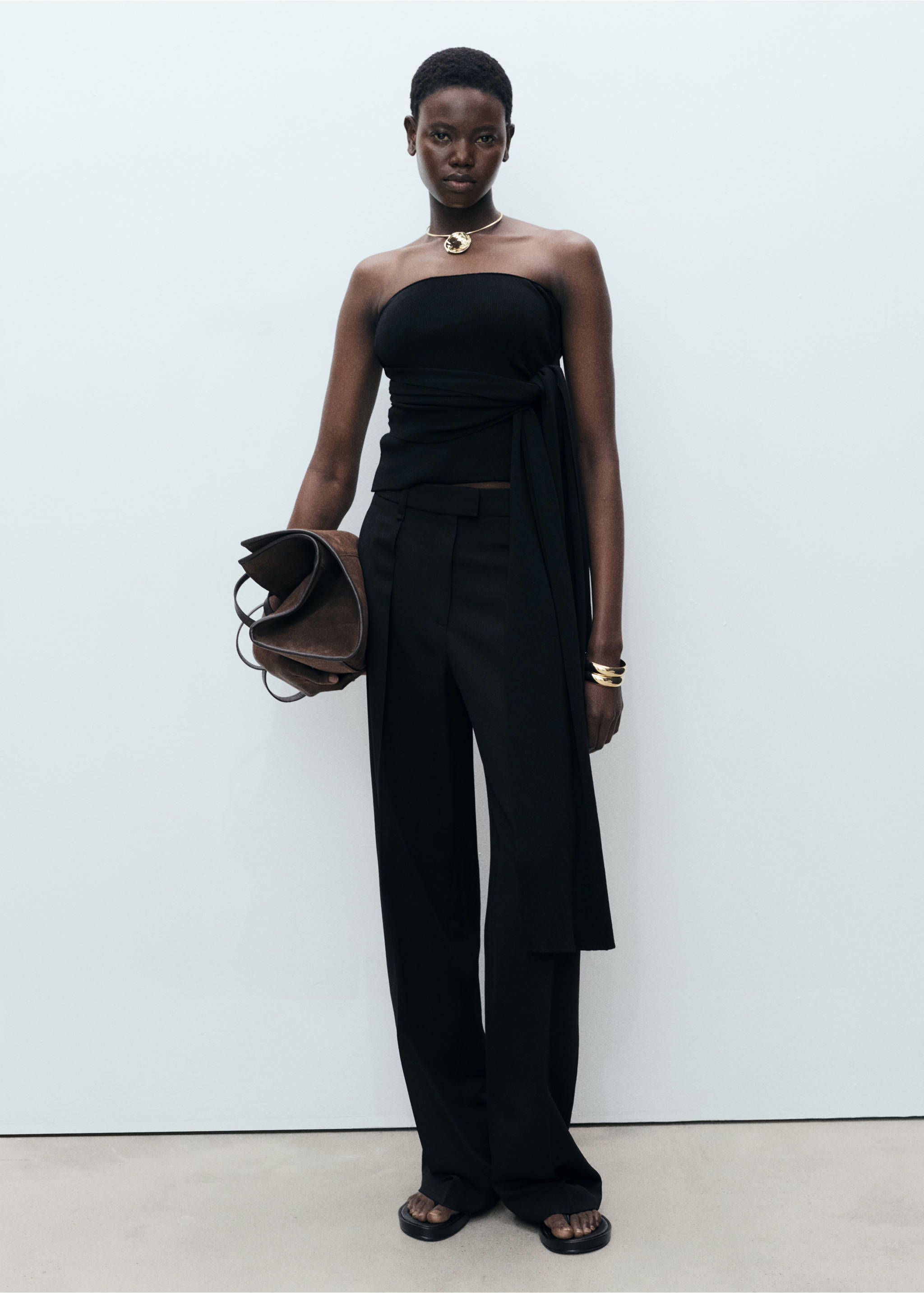 Gerade Bundfaltenhose aus Lyocell - Allgemeine Ansicht, Schwarz. Ref: 87077904-00.