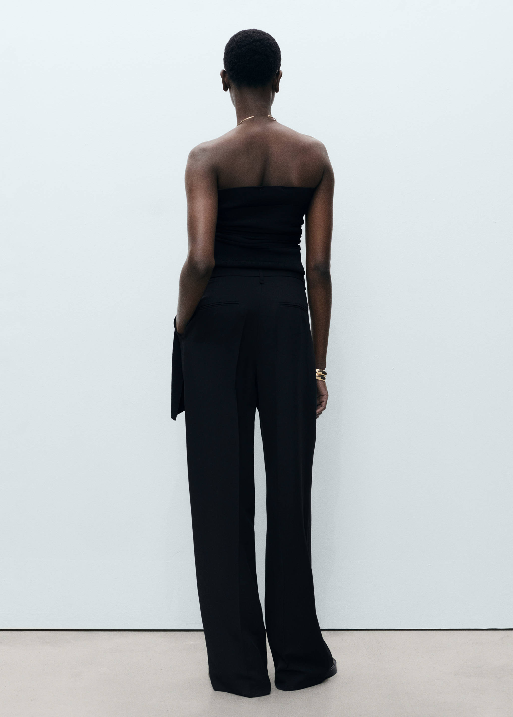 Gerade Bundfaltenhose aus Lyocell - Rückseite des Artikels