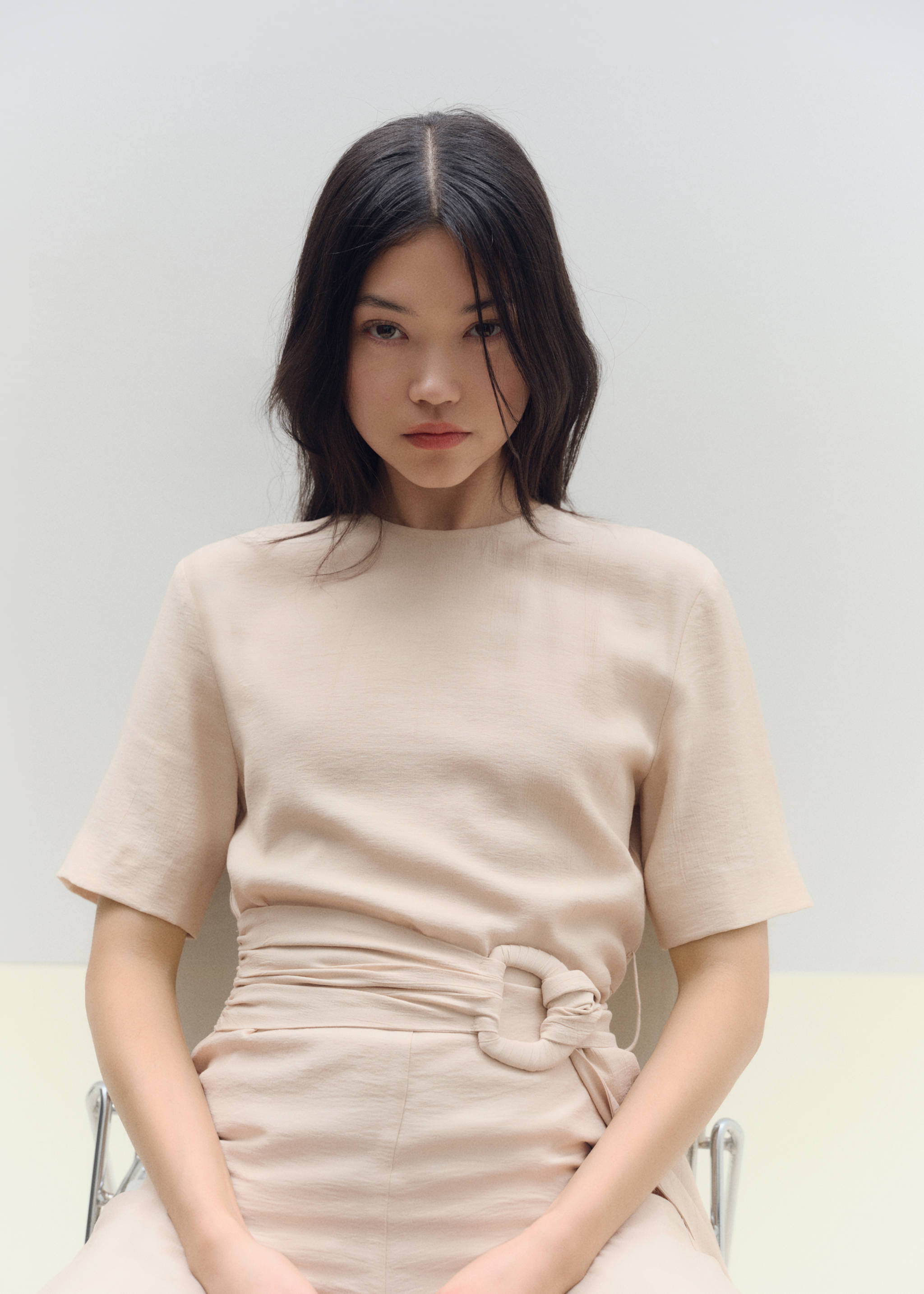 Straight-fit short-sleeved jumpsuit with belt - Details of the article 7