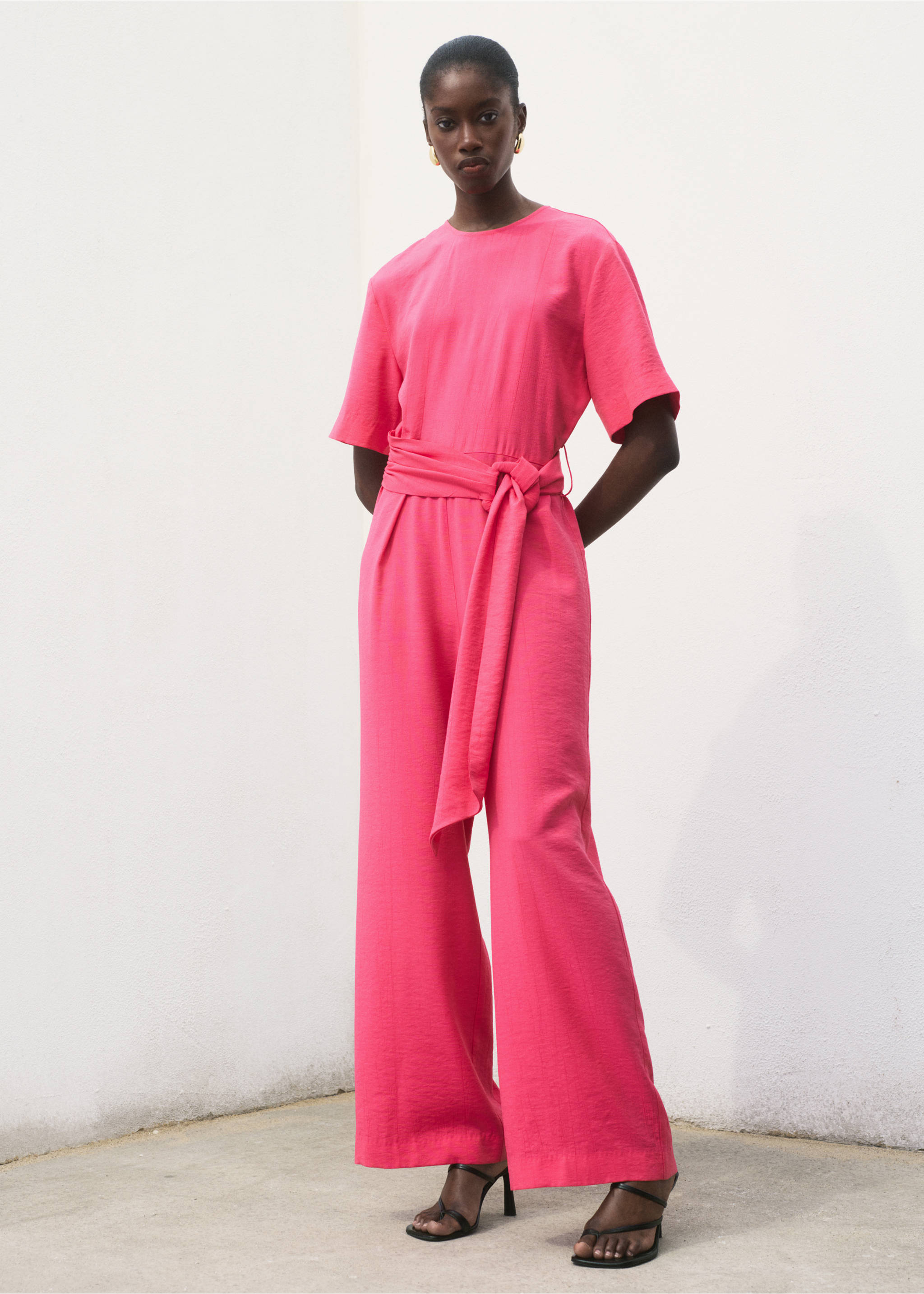Rett jumpsuit med korte ermer og belte - Total bildeutsnitt, Fuchsia. Ref: 87077907-00.