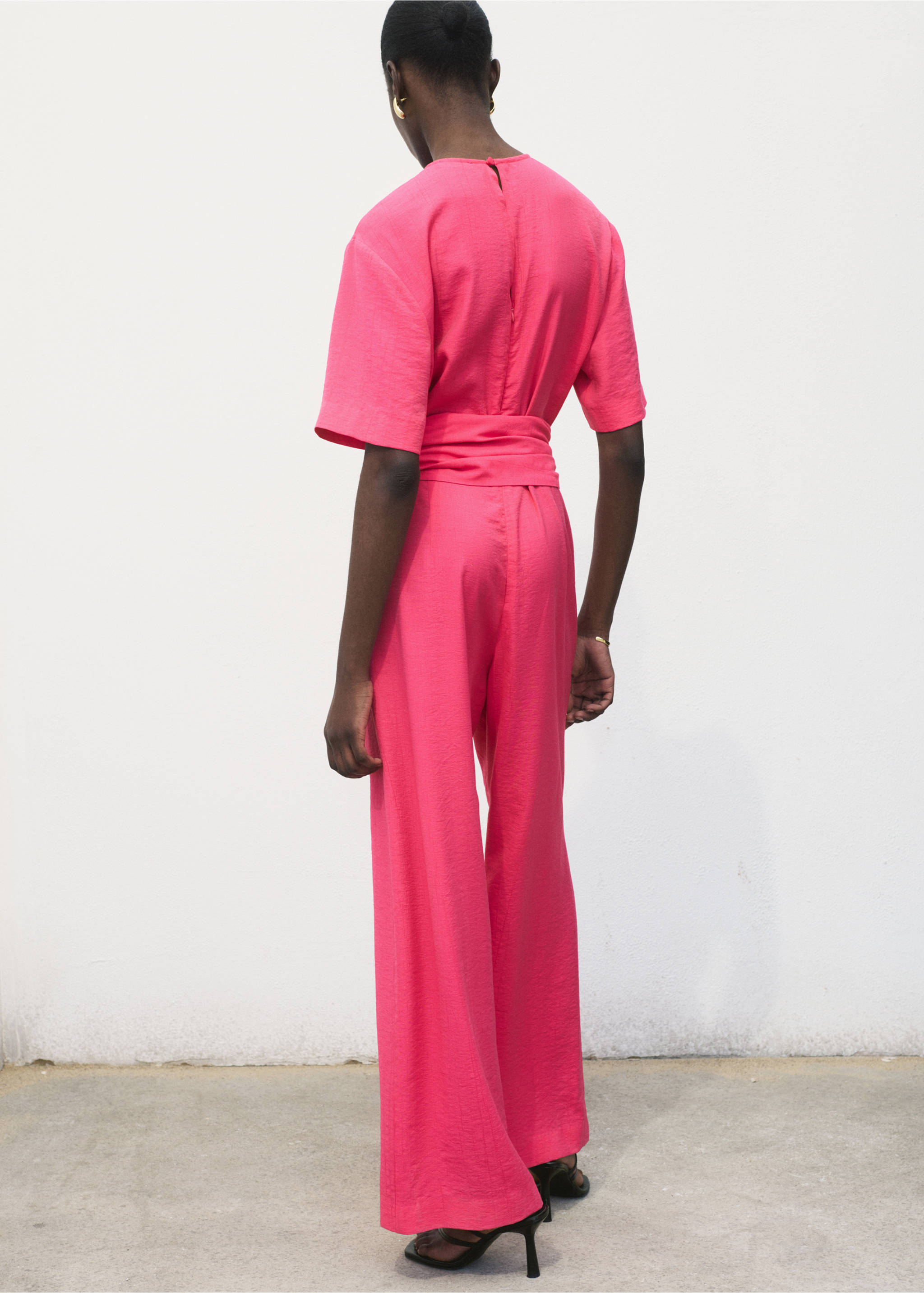 Rett jumpsuit med korte ermer og belte - Baksiden av artikkelen, Fuchsia. Ref: 87077907-00.