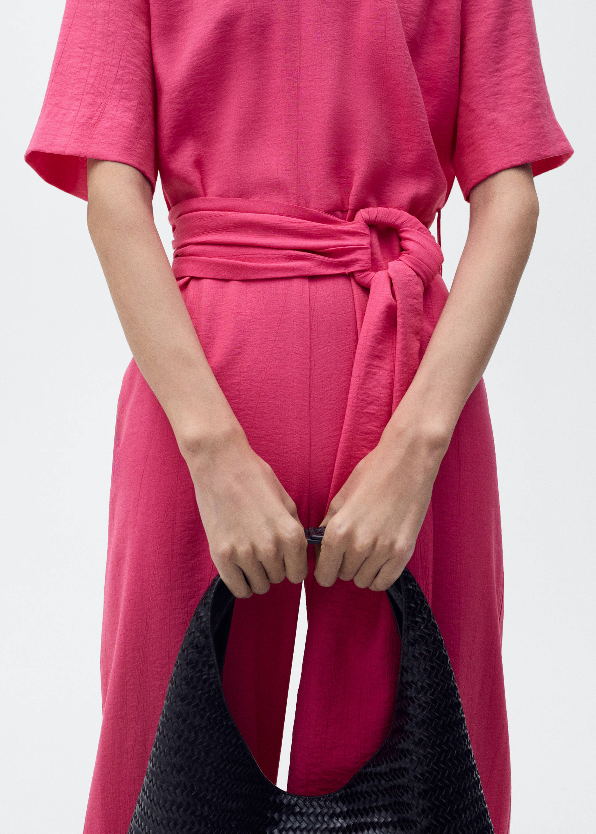 Straight-fit short-sleeved jumpsuit with belt - Details of the article 2