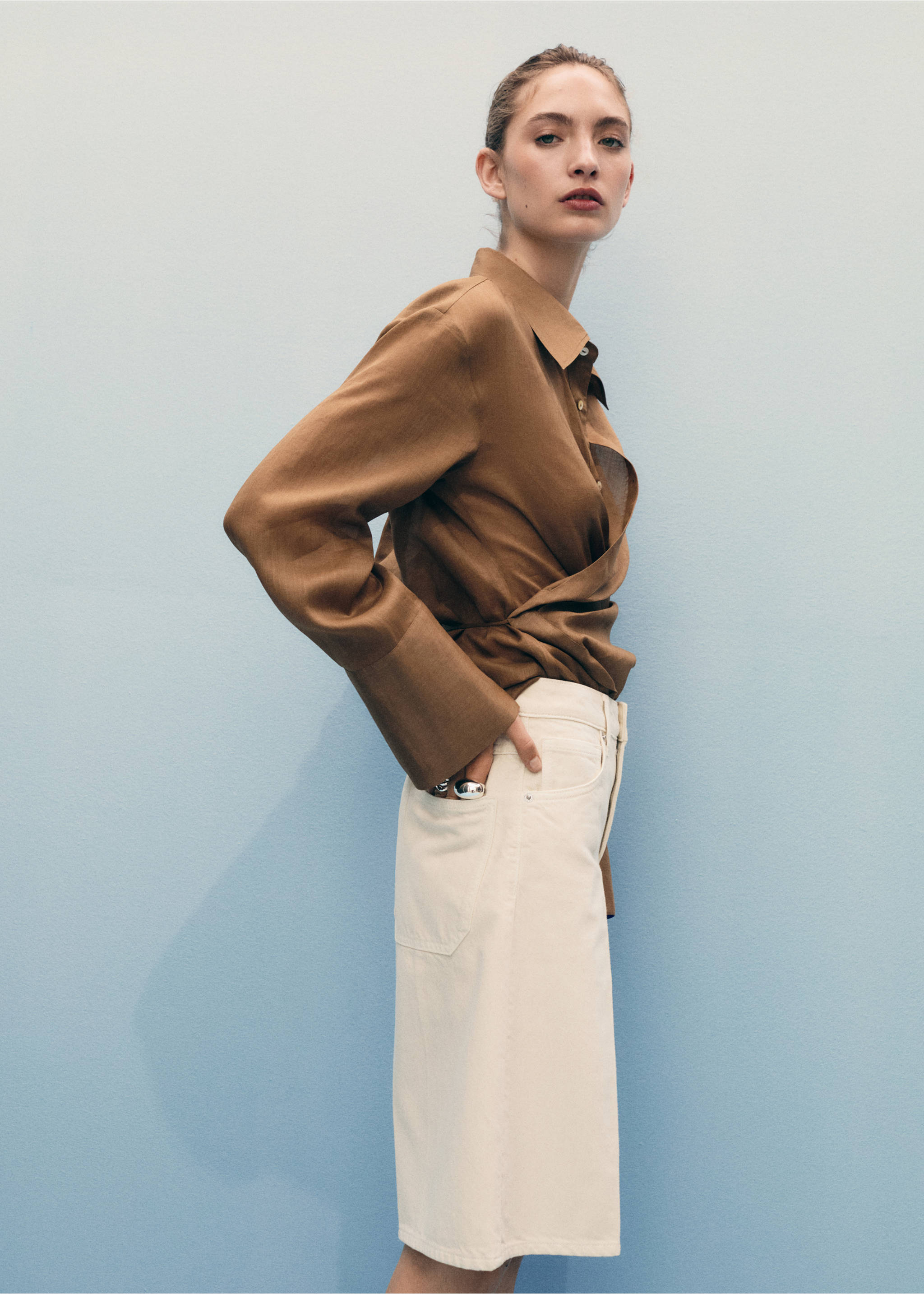 High-waisted denim bermuda jorts - Details of the article 1, White. Ref: 87078641-00.