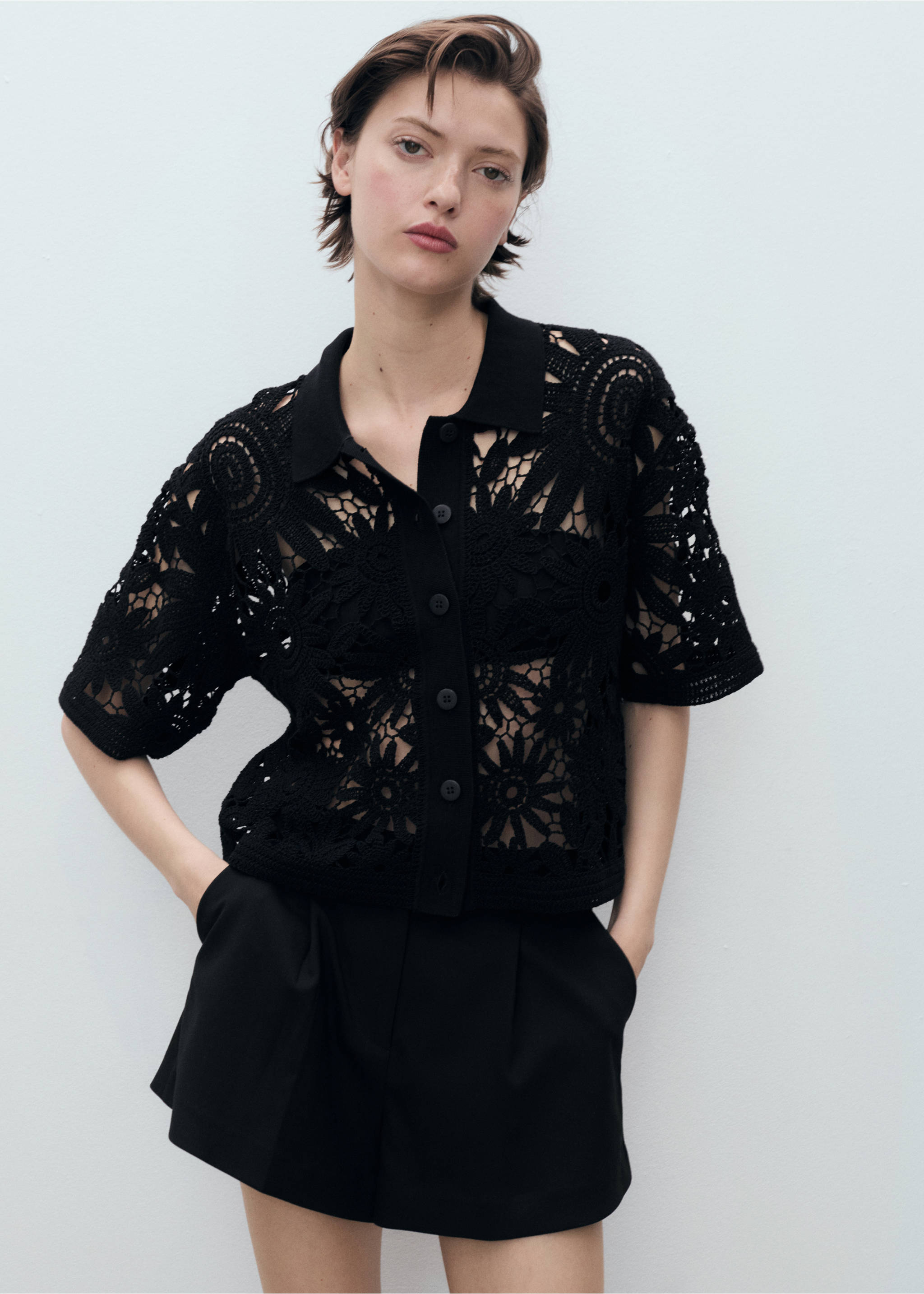 Kortärmad virkad kofta - Bild av mittparti, Svart. Ref: 87078642-00.